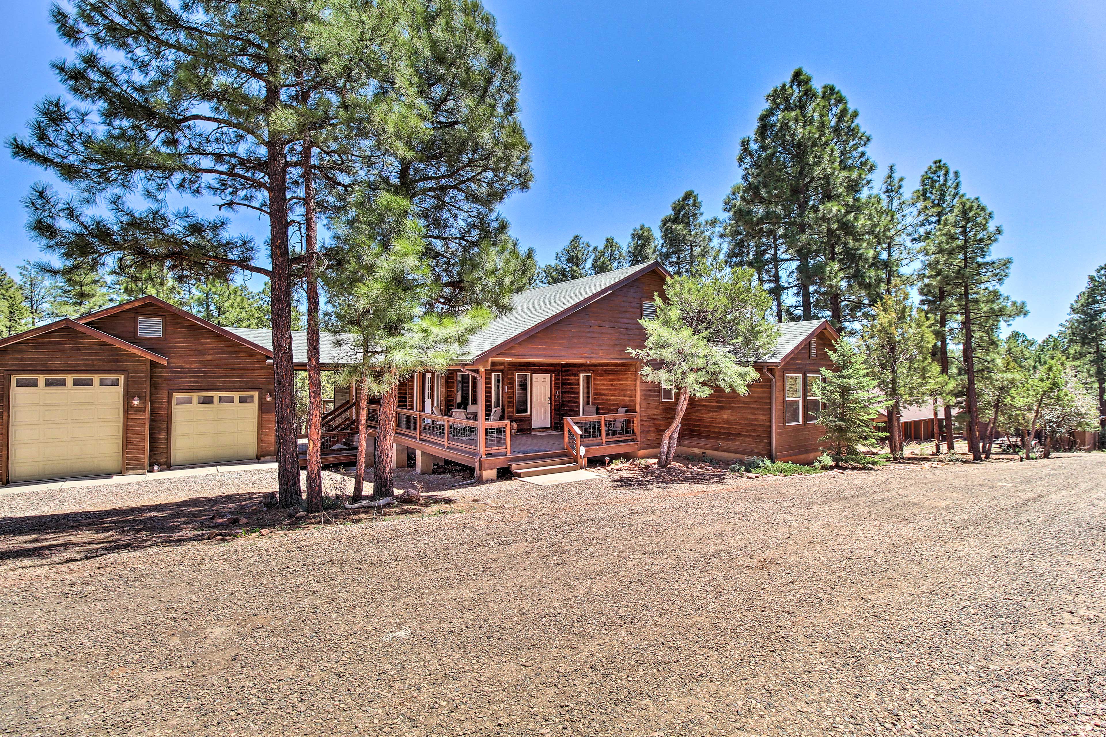 Modern Show Low Cabin Retreat w/ Deck & Grill