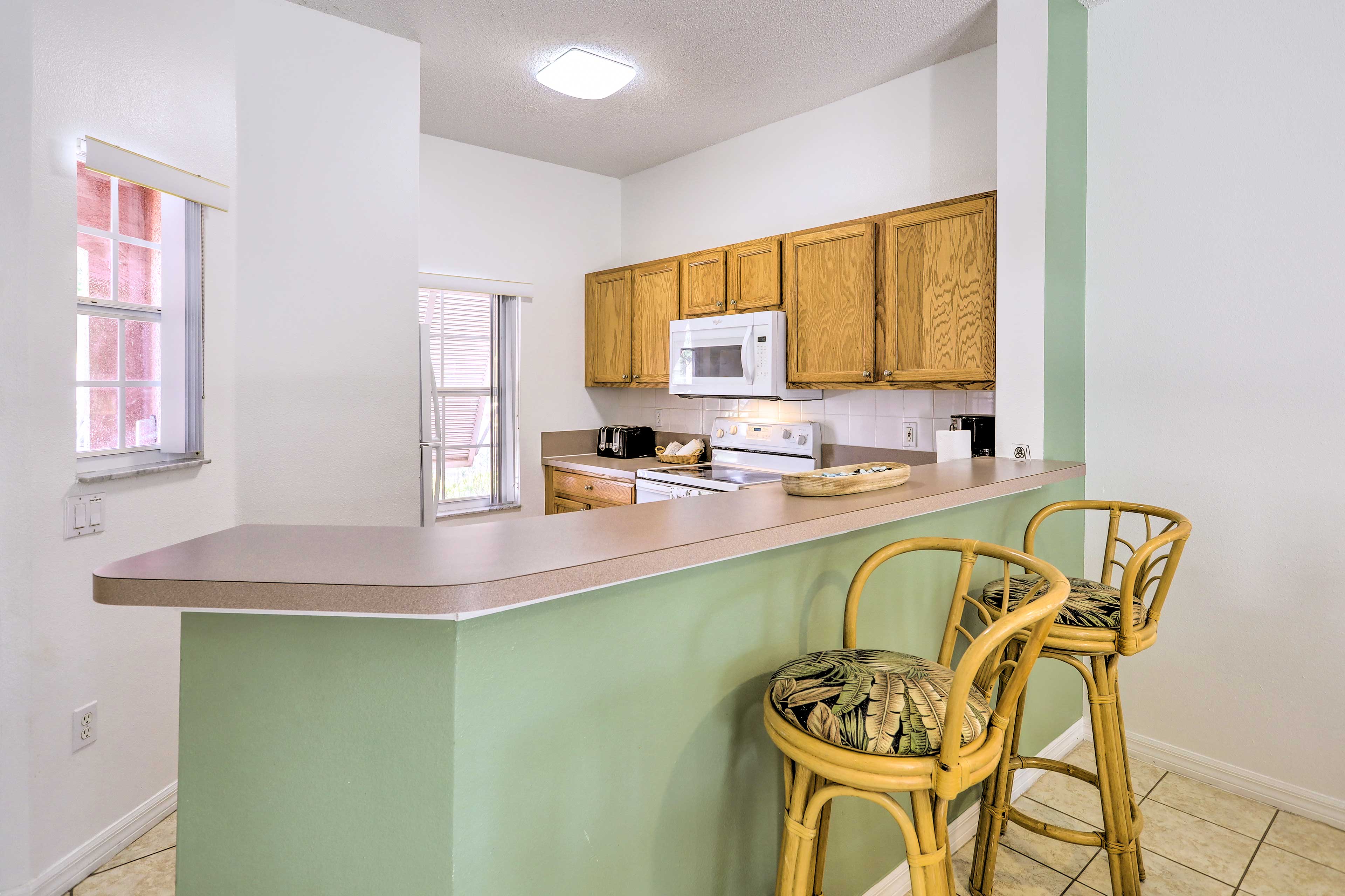 Dining Area | 2-Person Breakfast Bar