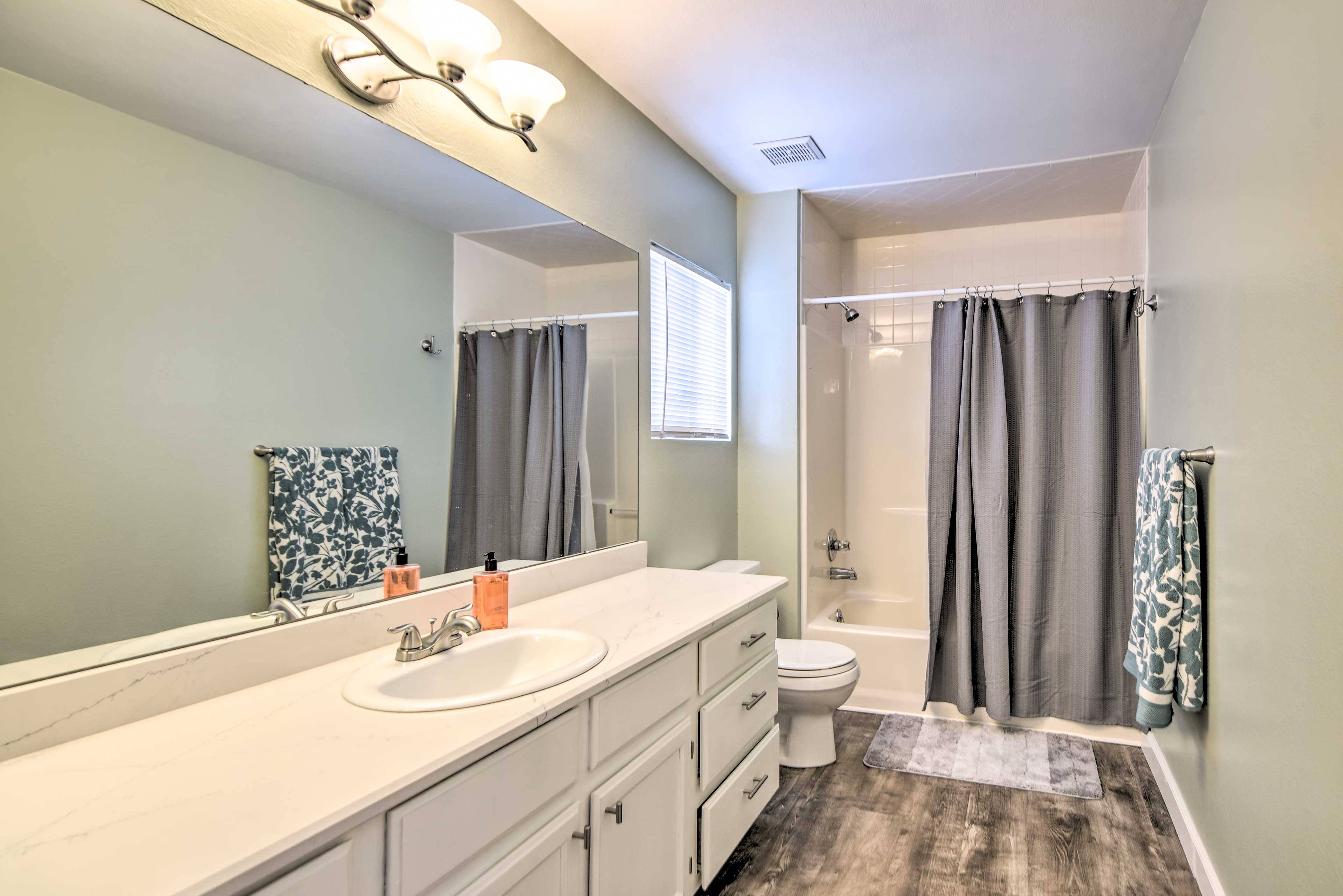 En-Suite Bathroom | Towels Provided