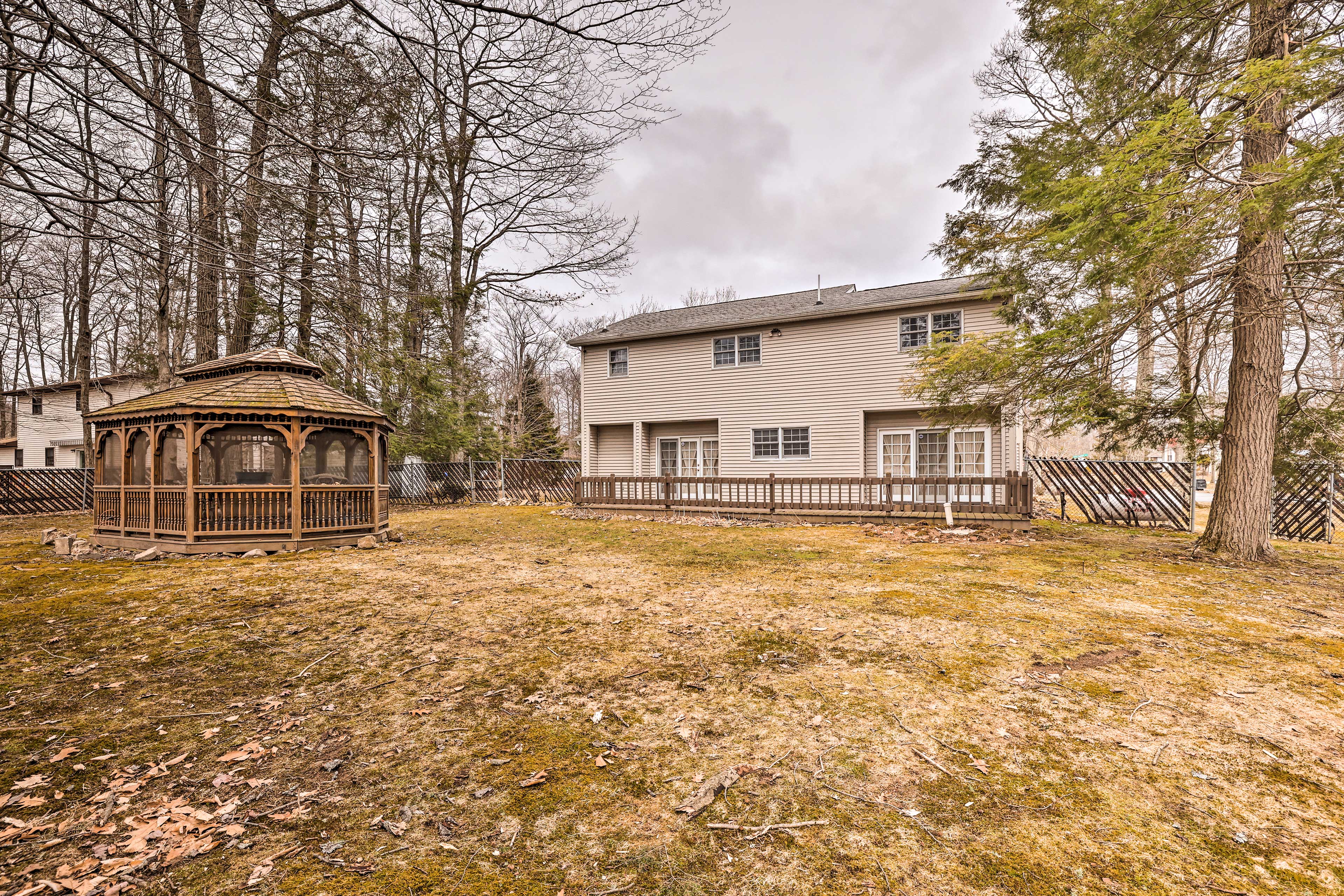 Fenced Yard | 6 Exterior Security Cameras | Driveway Parking (4 Vehicles)