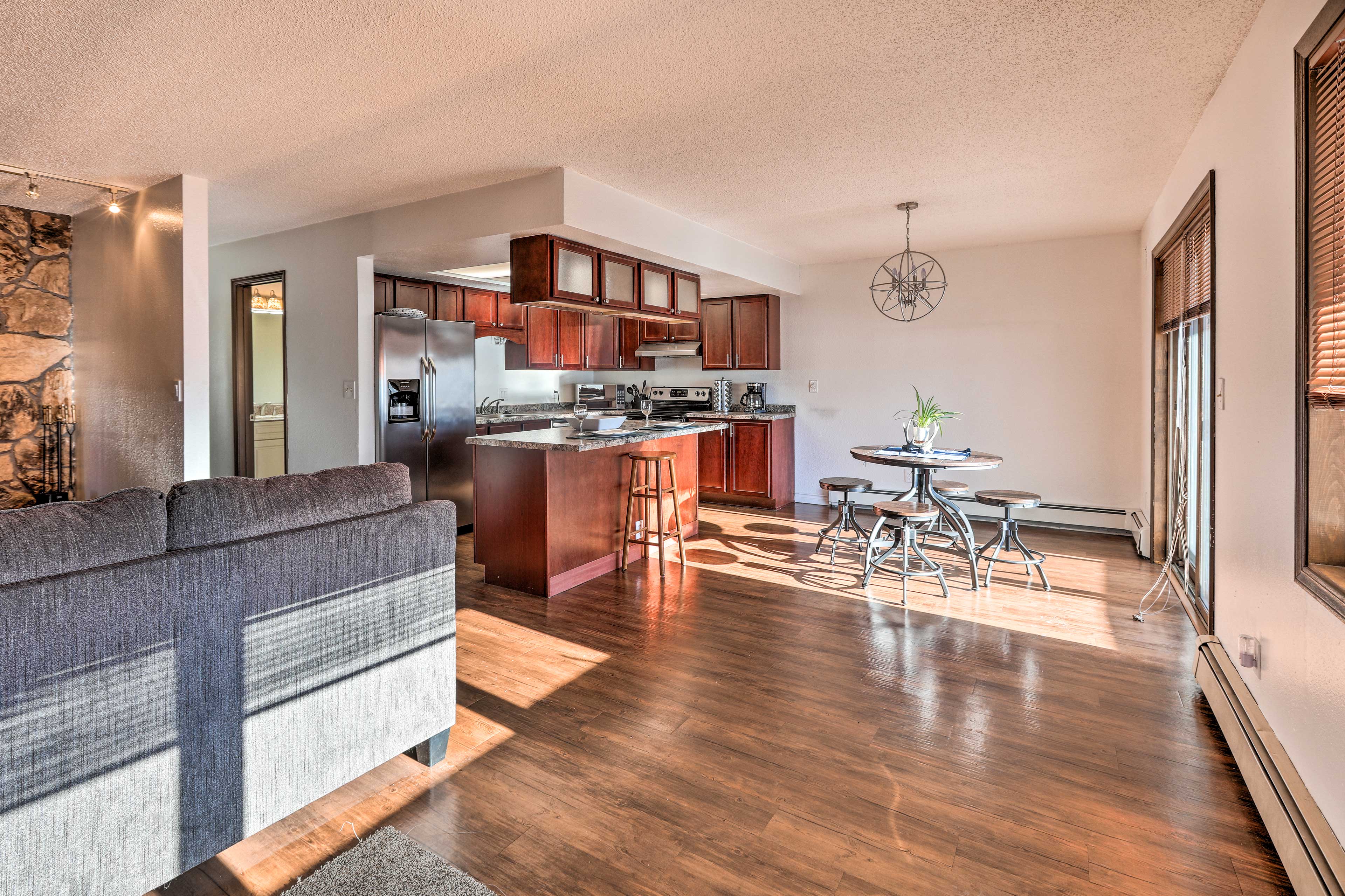 Dining Area | Kitchen