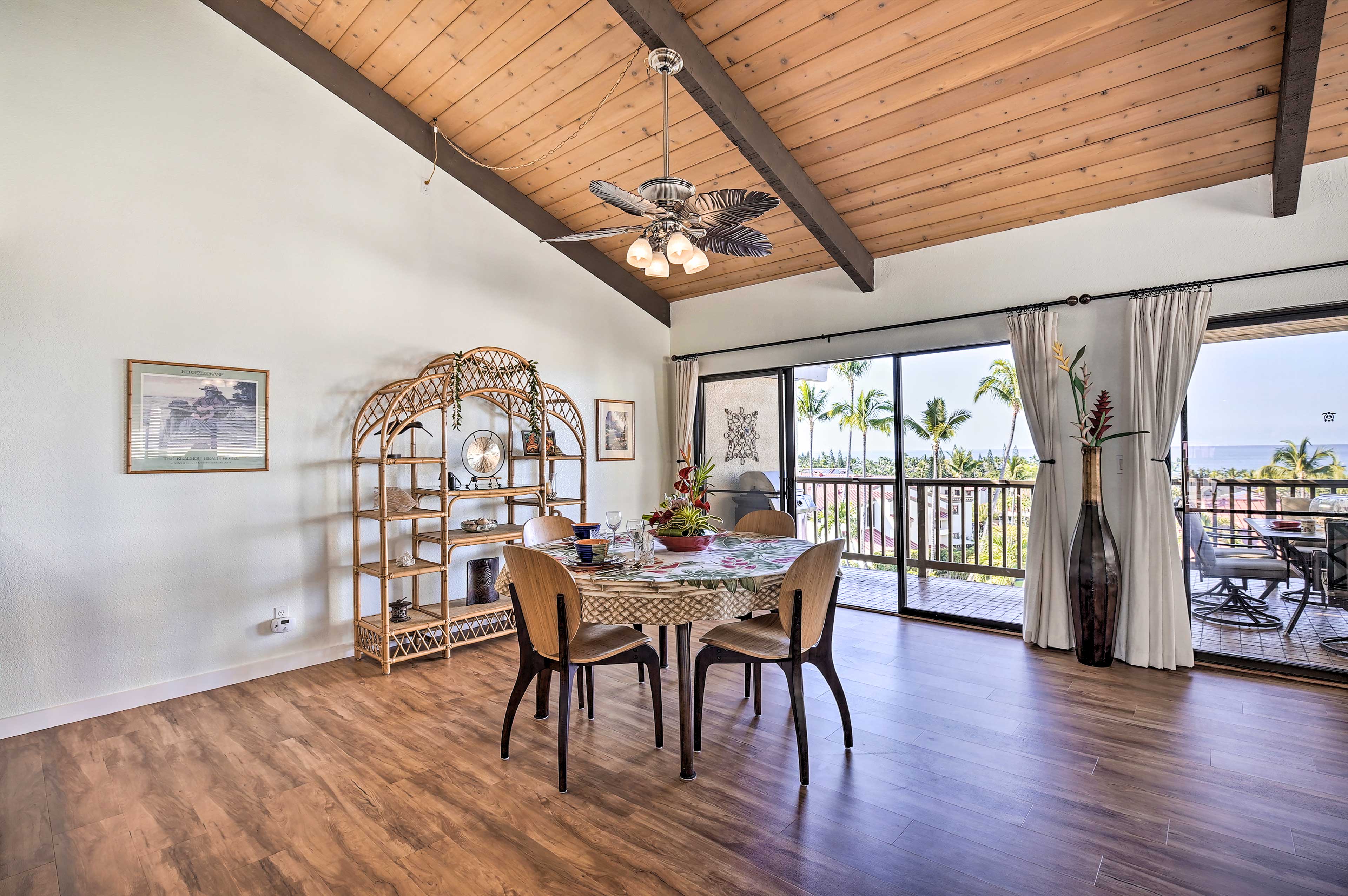 Dining Room | Access to Lanai