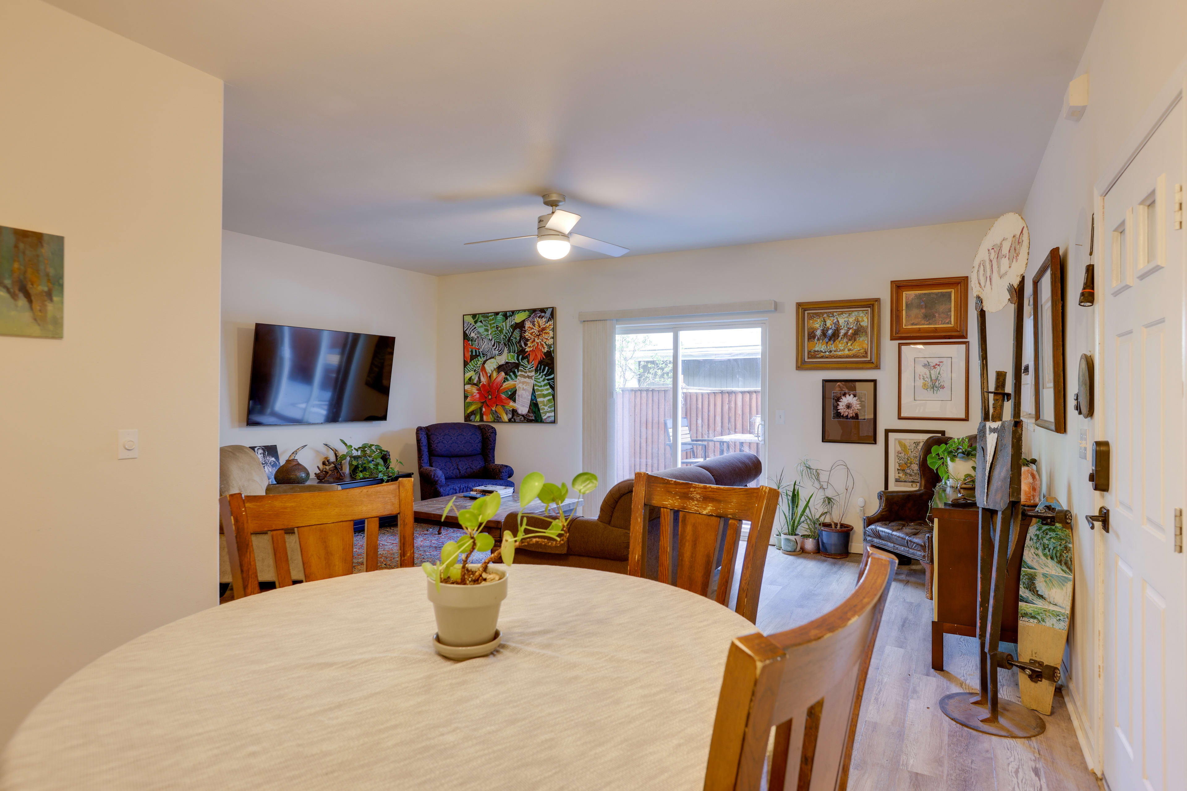 Dining Table | Dishware Provided