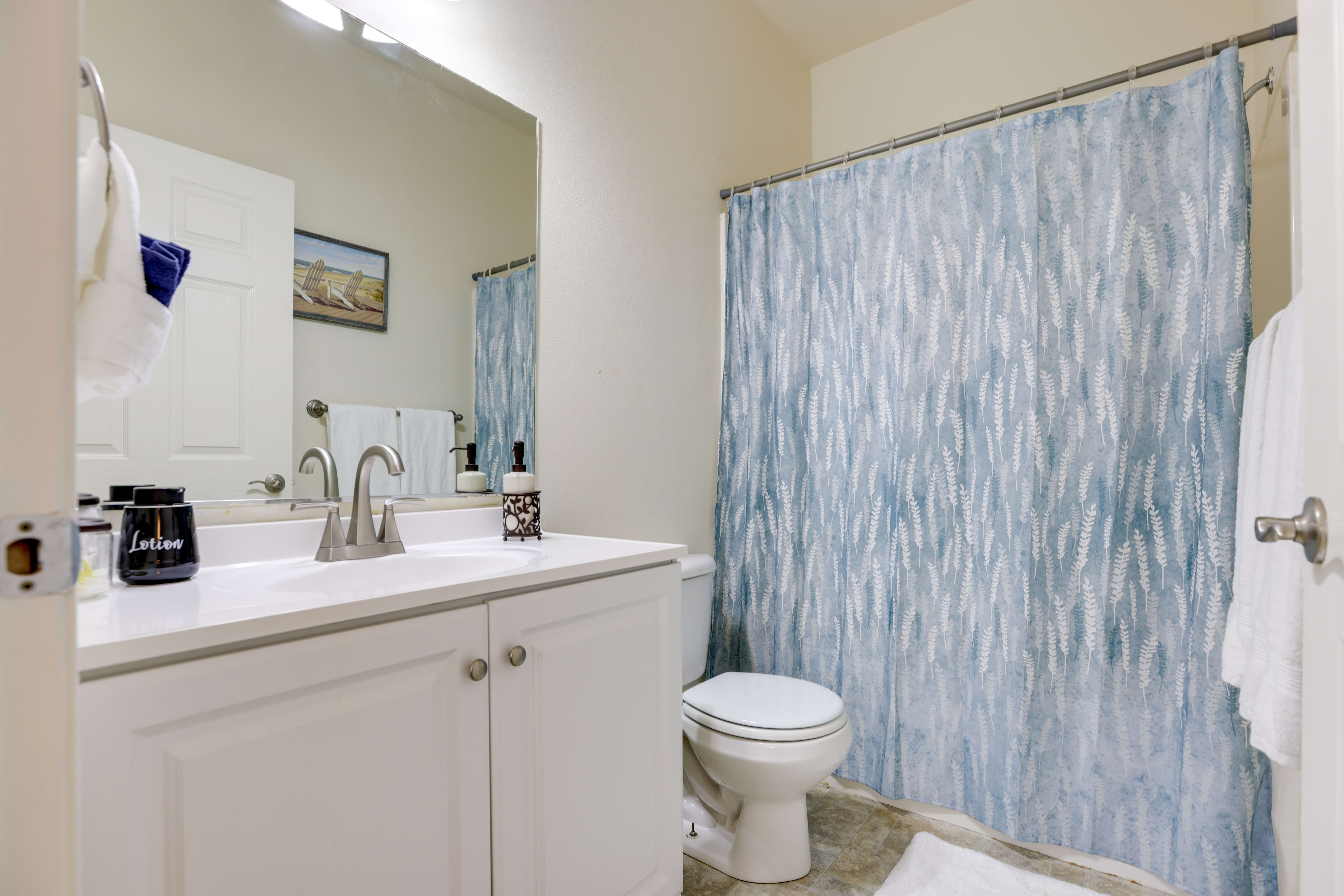 Full Bathroom | Towels & Linens Provided