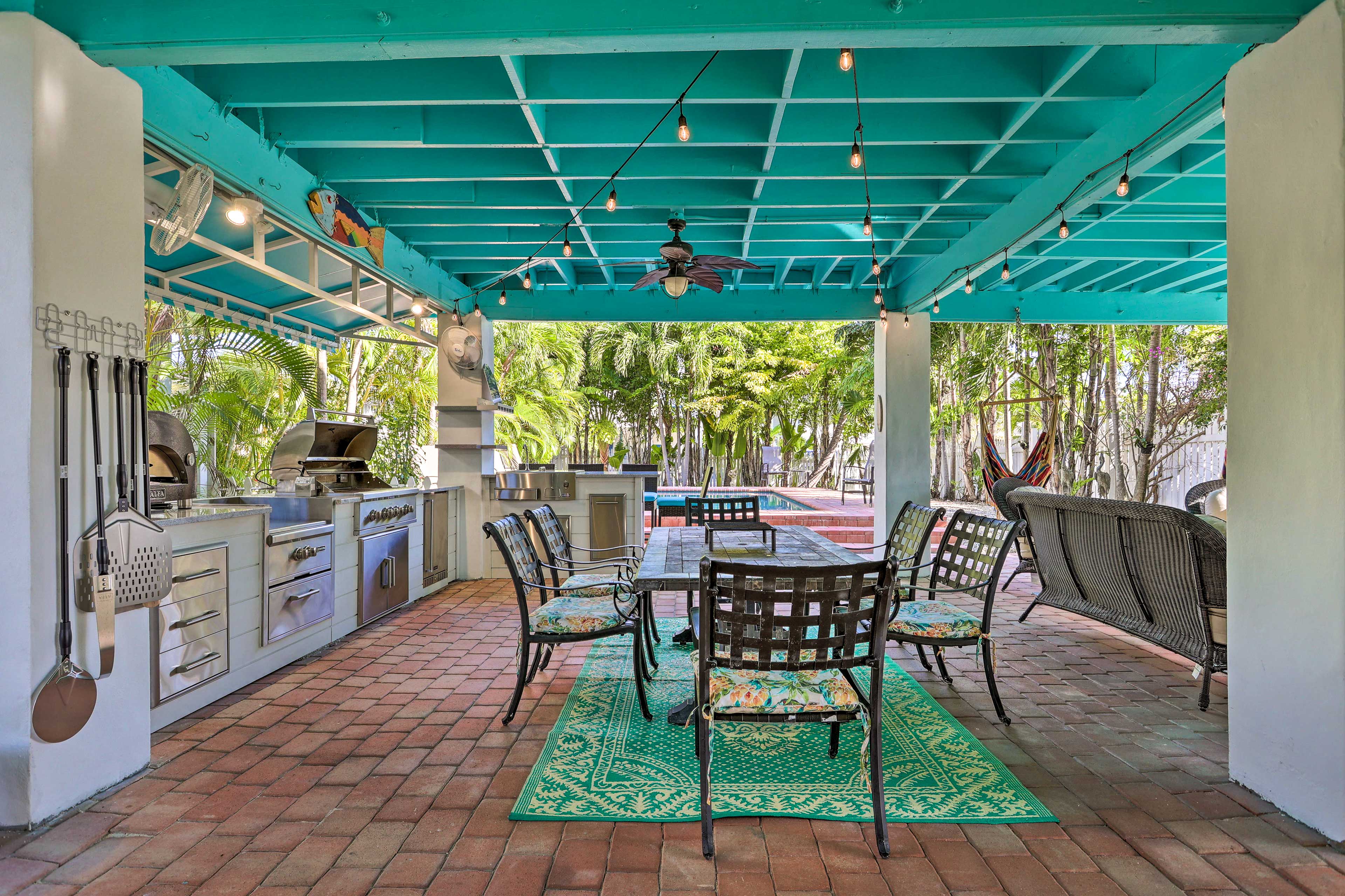 Covered Patio | Smart TV | Gas & Charcoal Grills