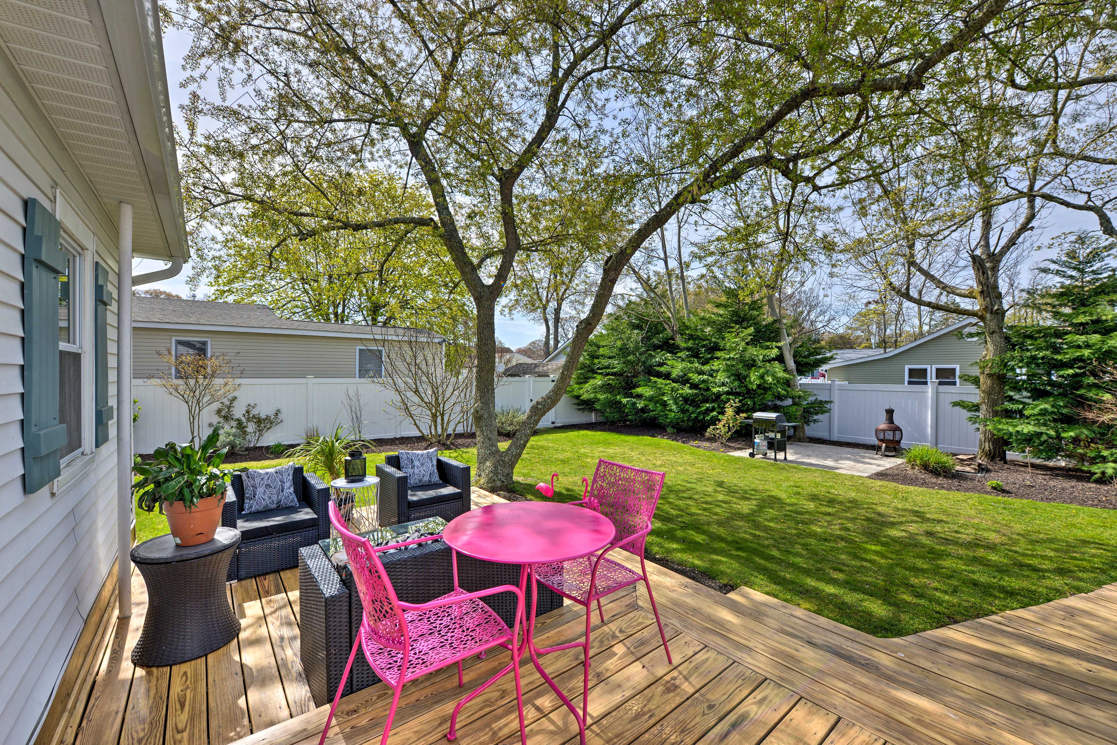 Private Yard | Large Deck