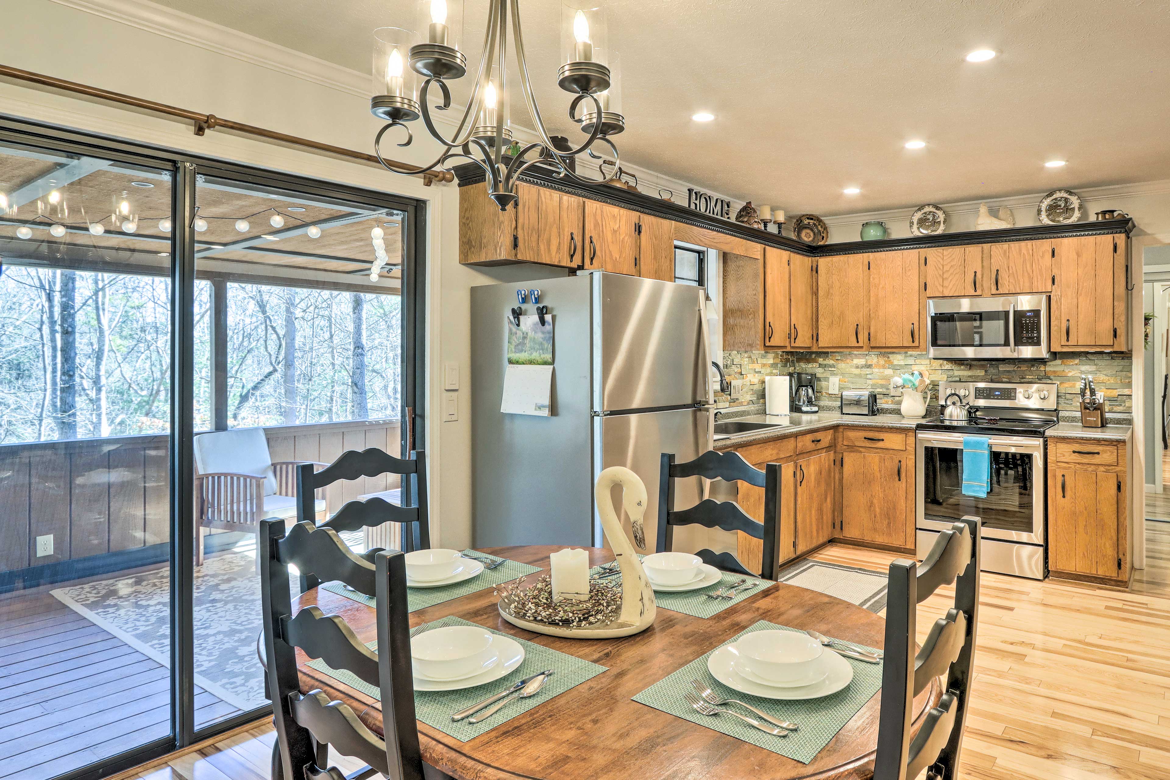 Dining Area & Kitchen