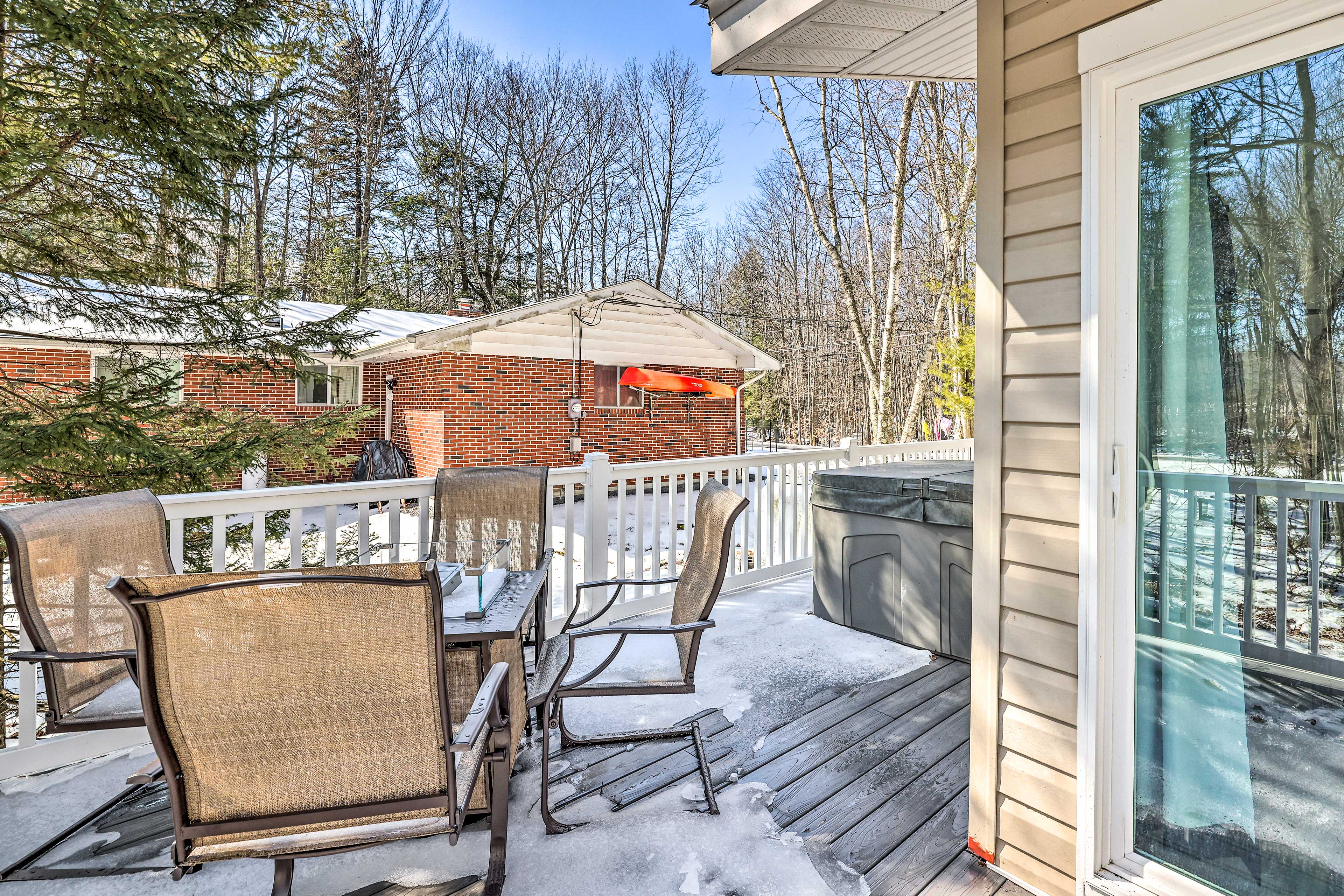 Furnished Deck | Outdoor Dining Area