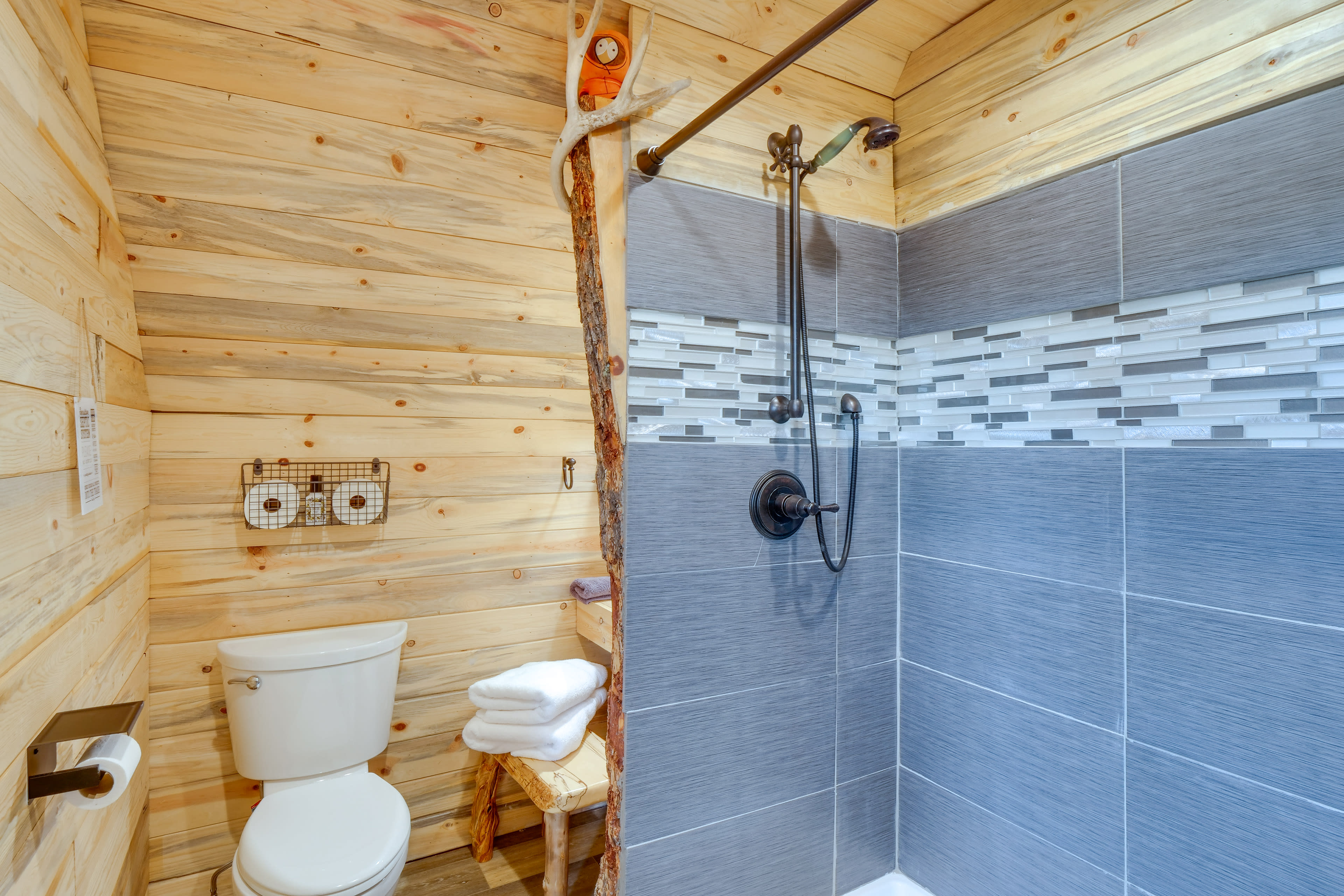 En-Suite Bathroom | 2nd Floor | Towels Provided