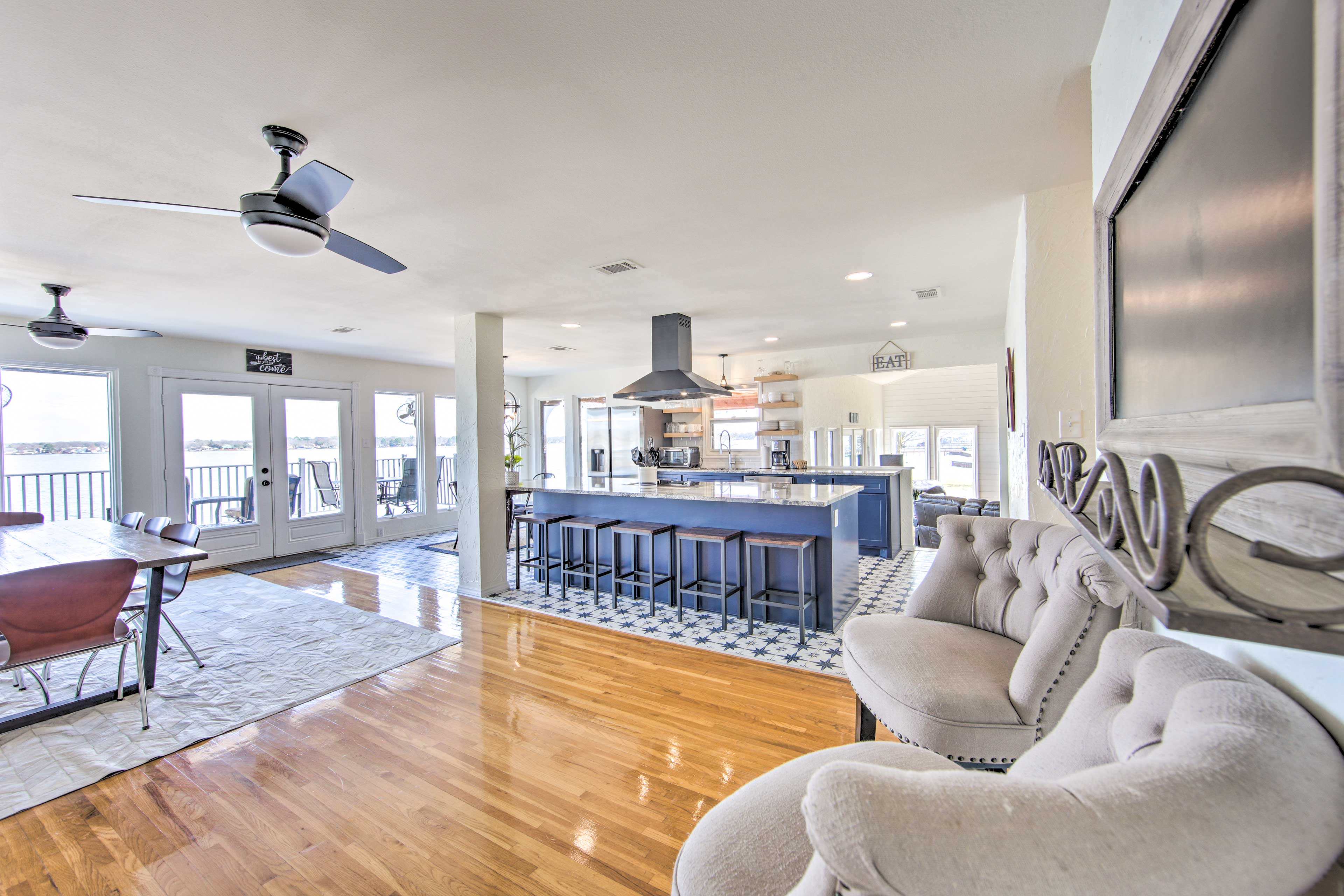 Dining Area & Kitchen