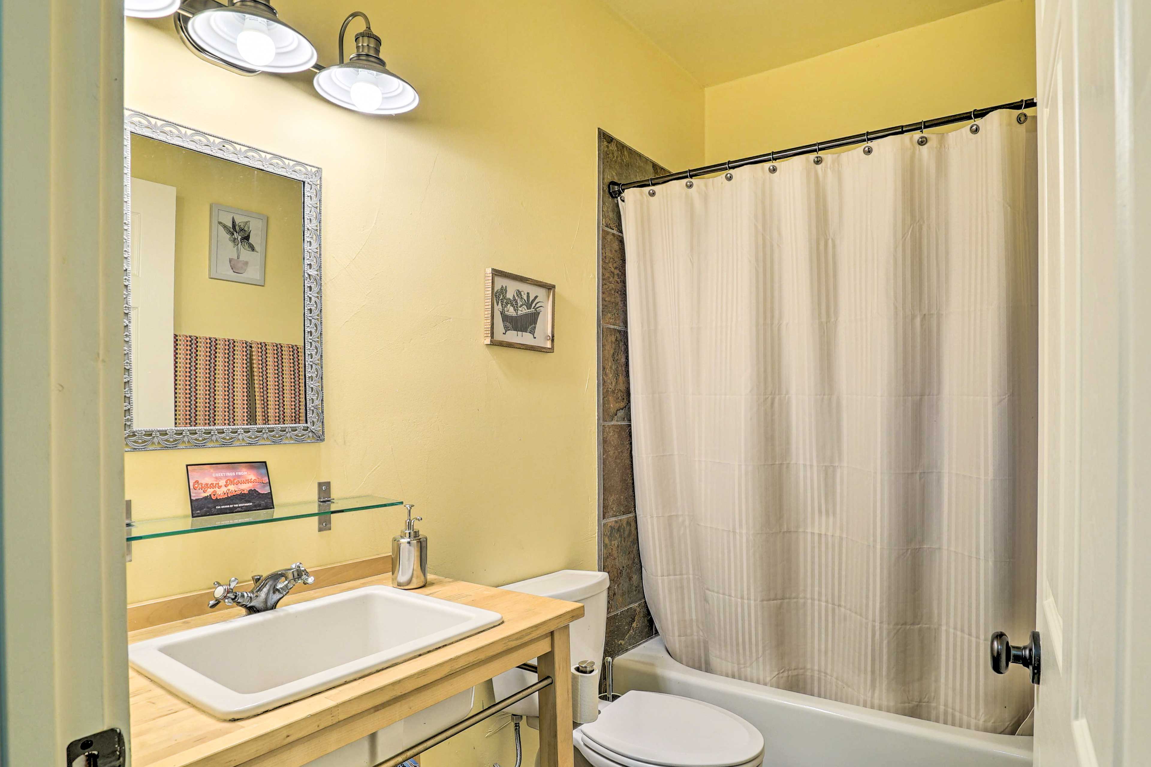 Full Bathroom | Main Level | Towels Provided