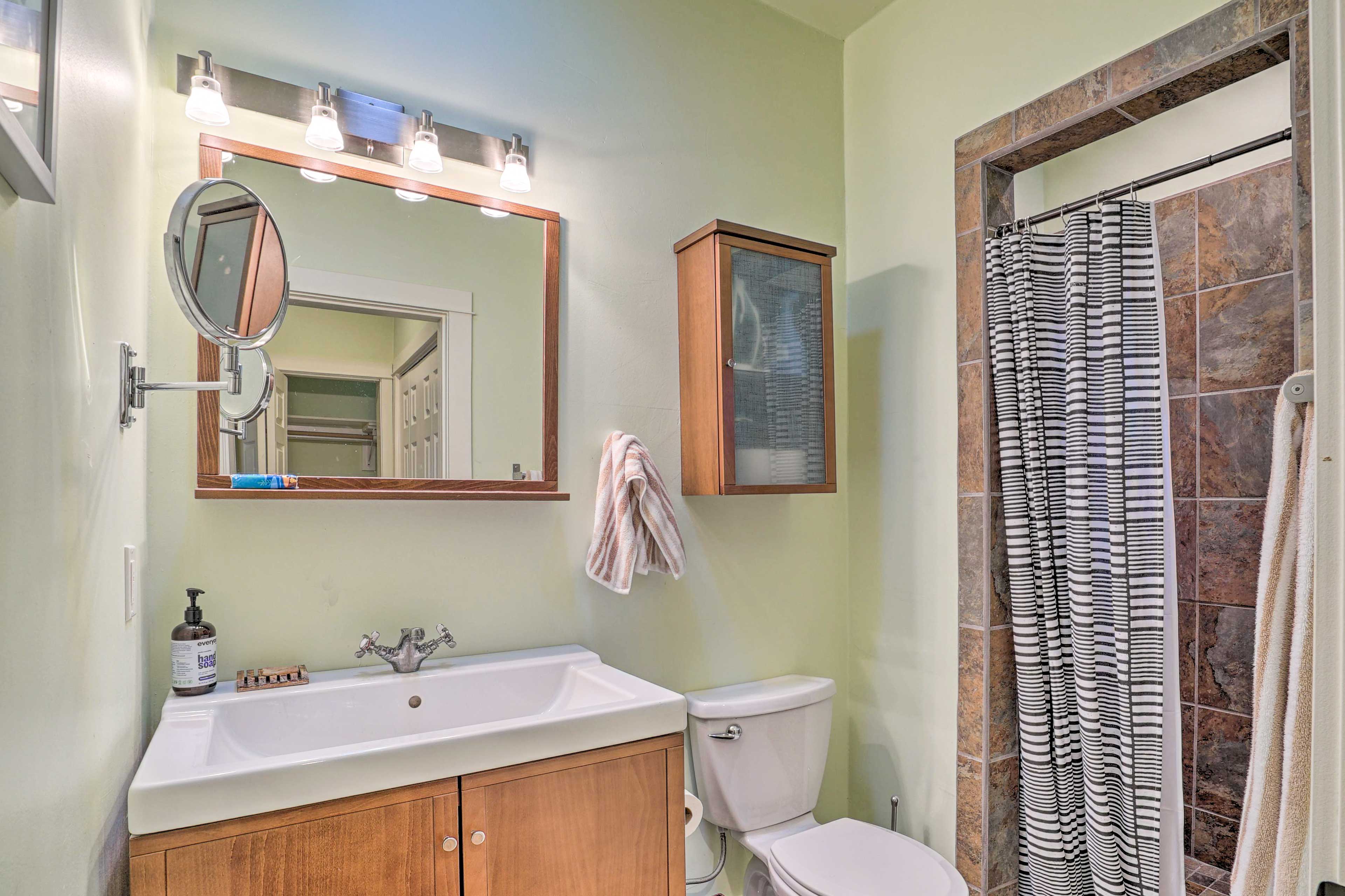 En-Suite Bathroom | Main Level | Complimentary Toiletries