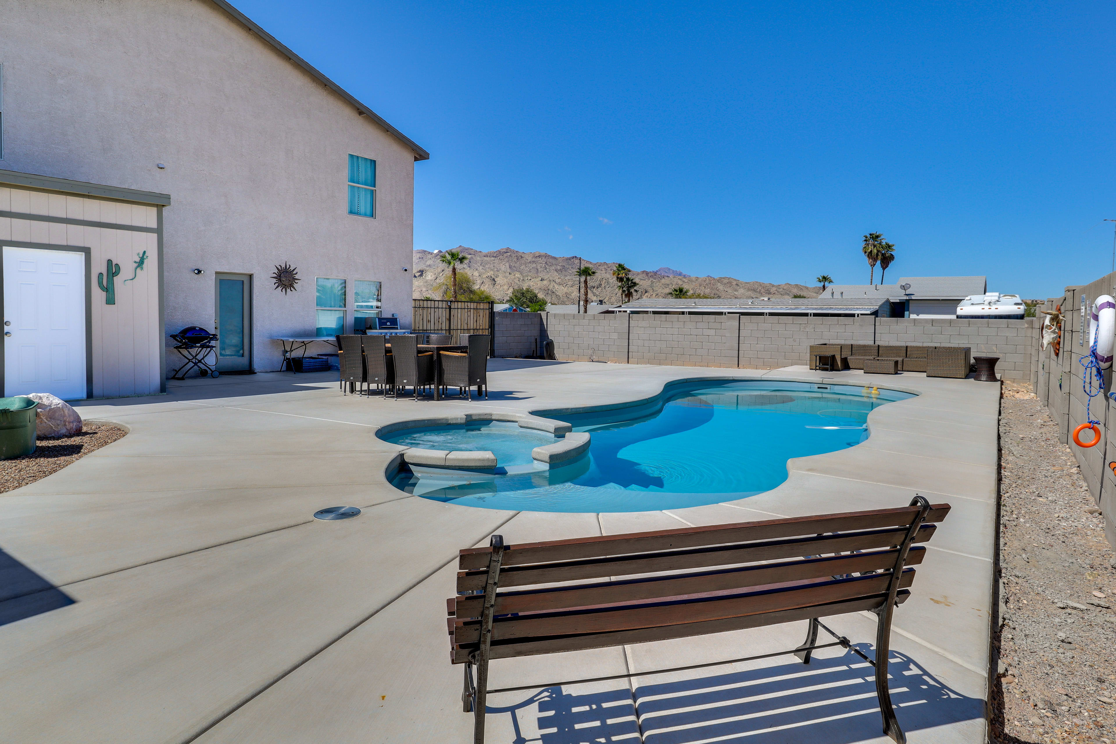 Bullhead City Vacation Rental | 5BR | 2.5BA | 2,009 Sq Ft | Stairs Required