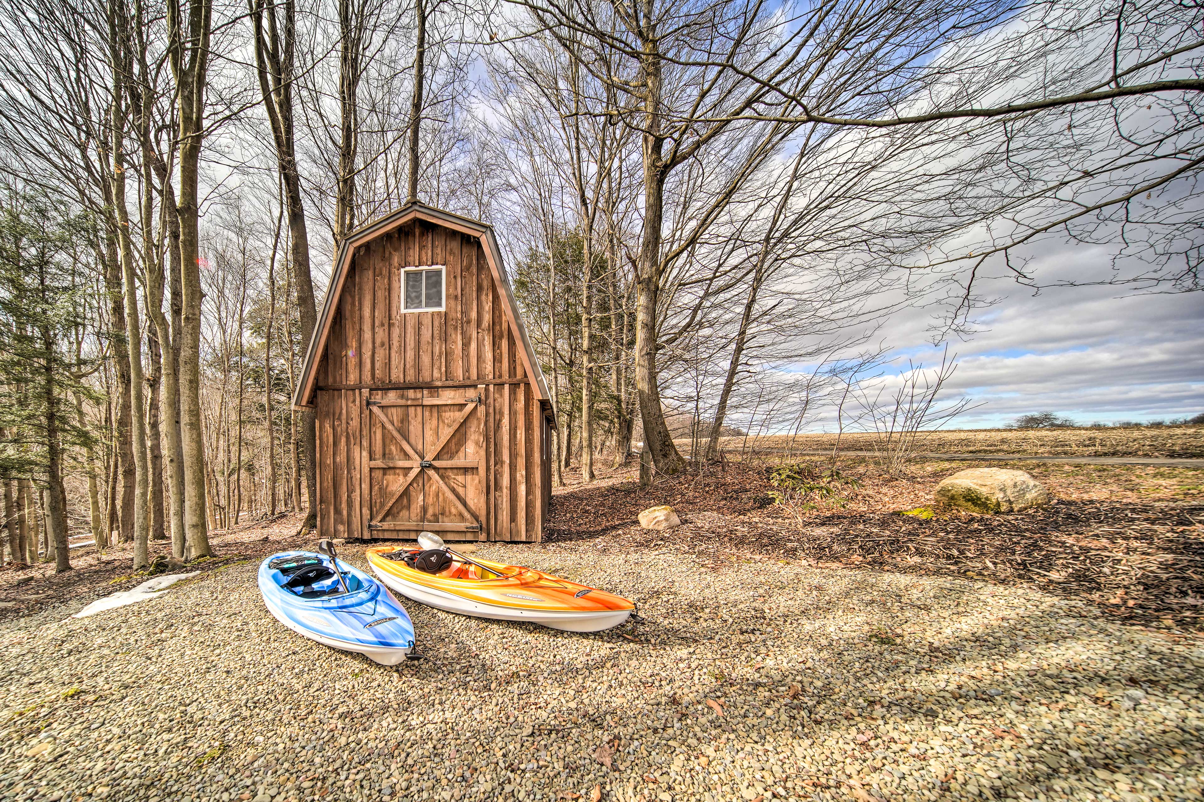 Shed | 4 Kayaks Provided