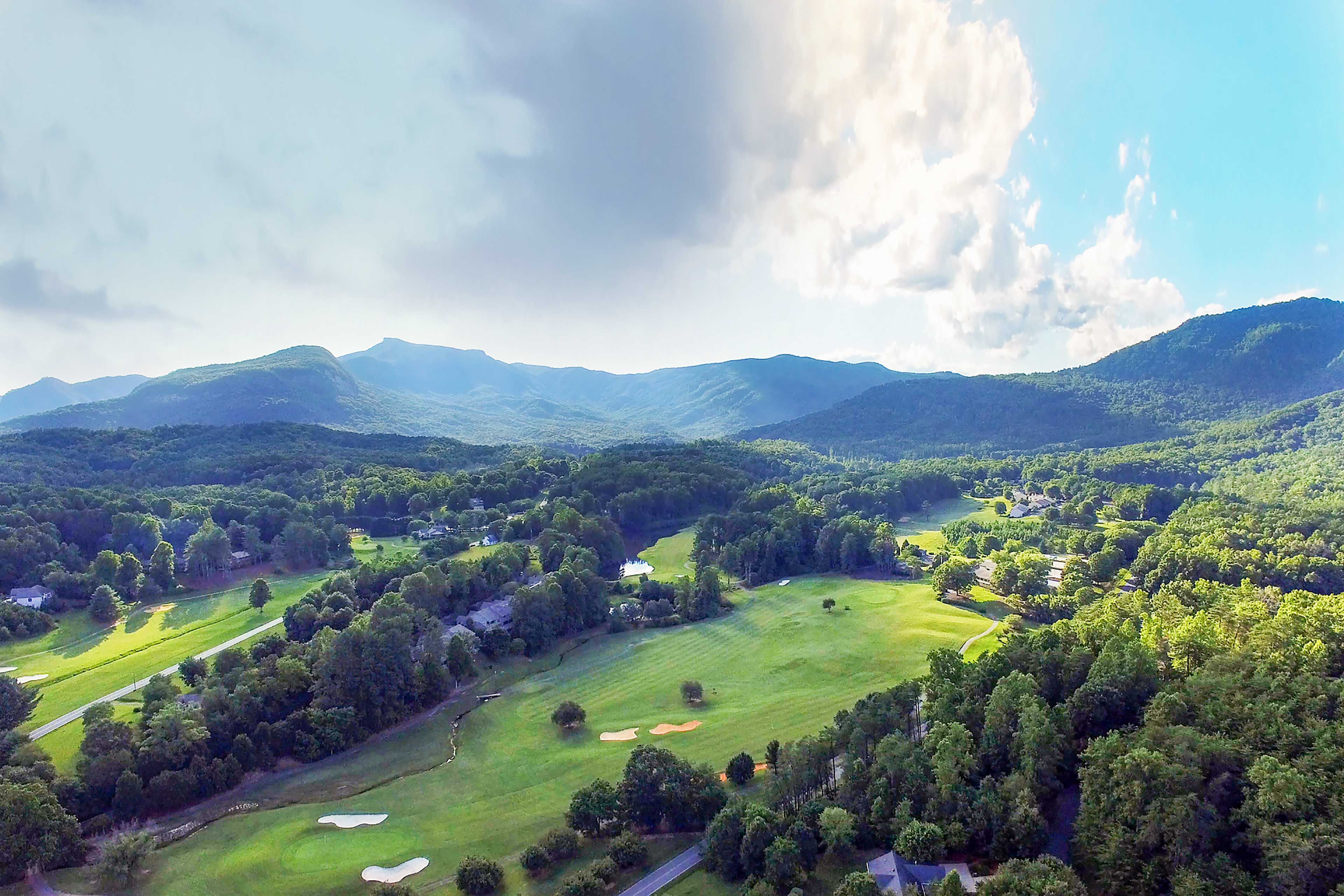 Rumbling Bald Resort Amenities | Golf | Restaurant | Pools | Fitness Center