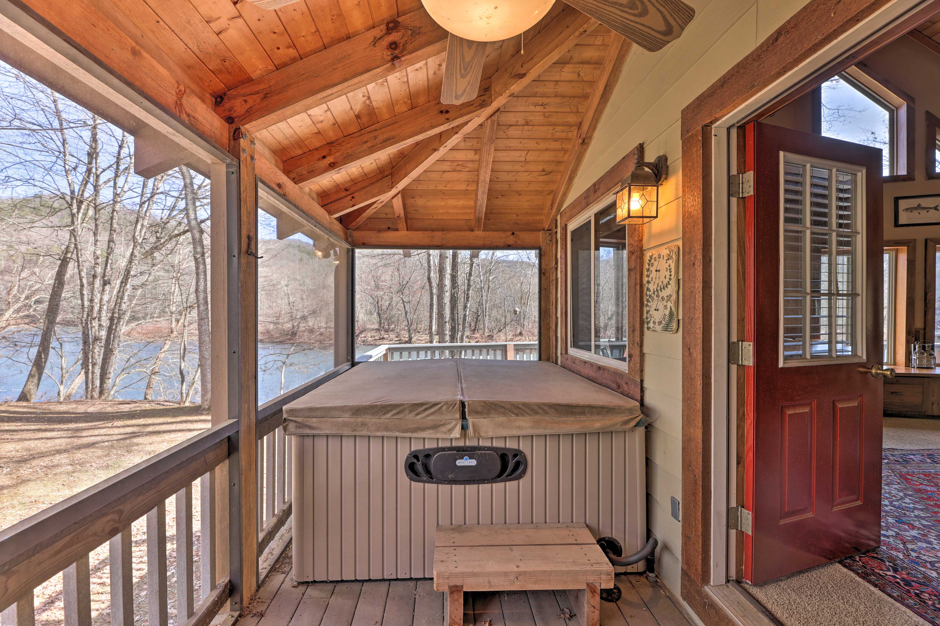 Enclosed Patio | Hot Tub