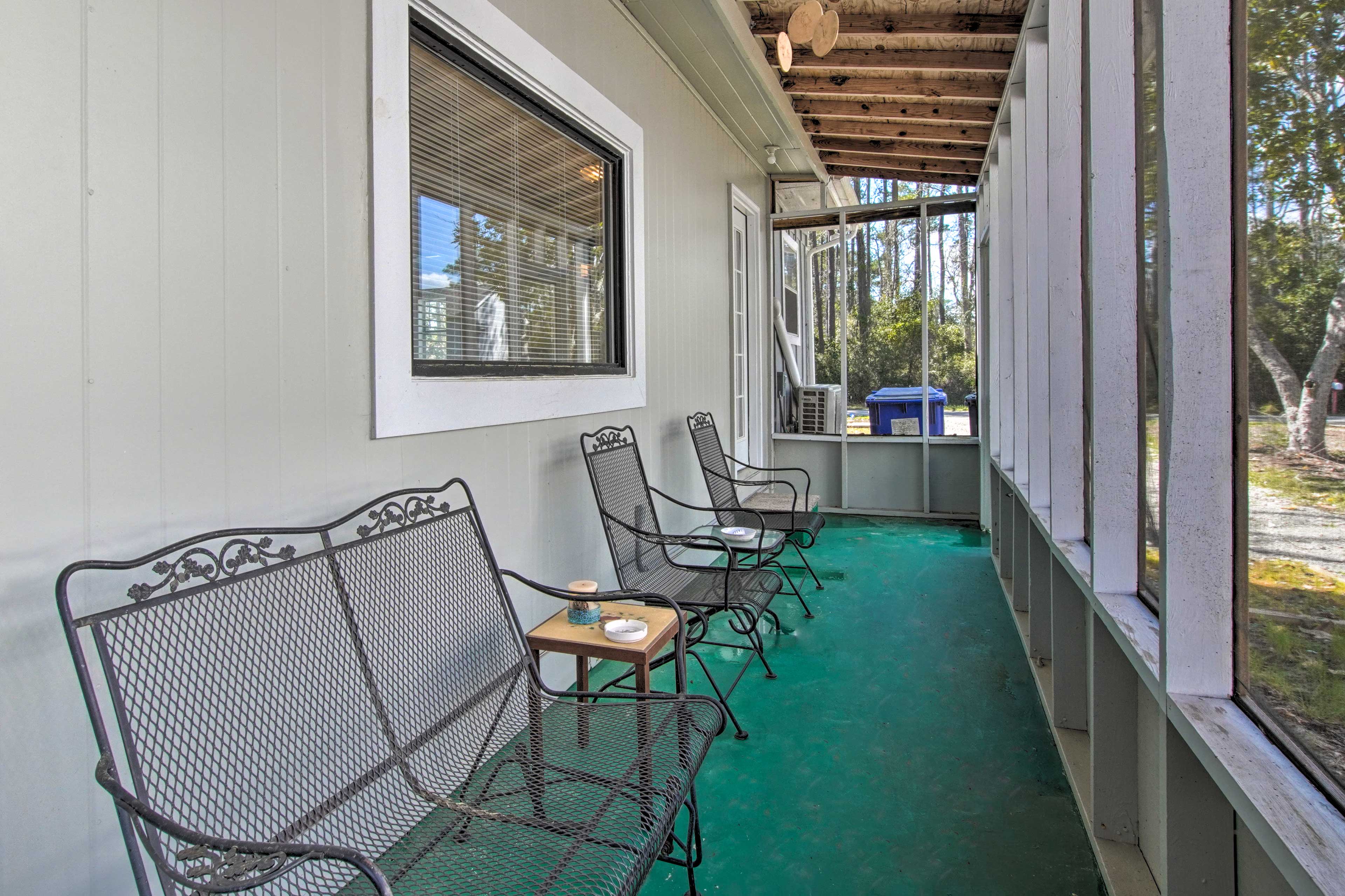 Screened Porch | Outdoor Seating