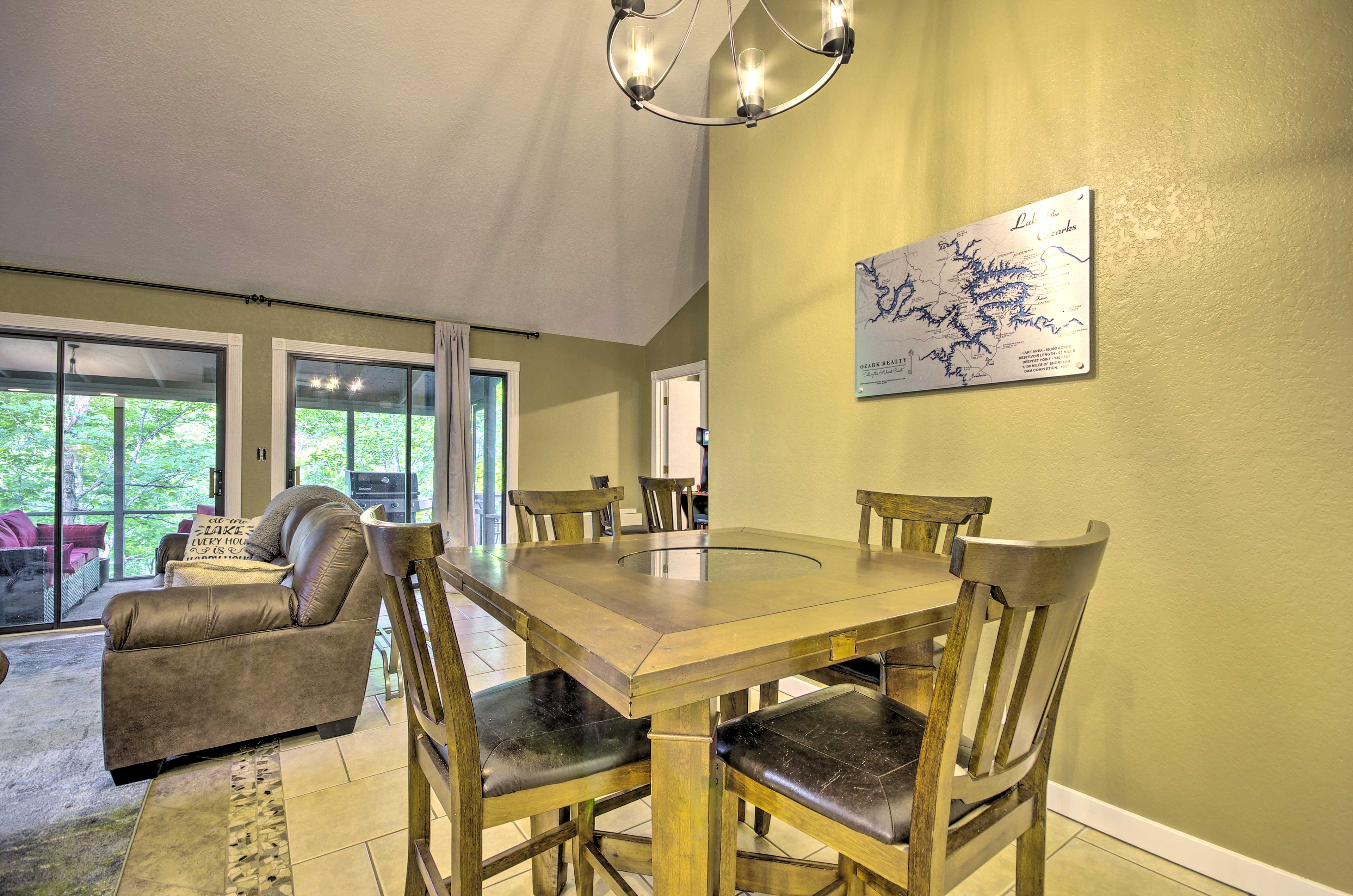 Dining Area | Dishware/Flatware