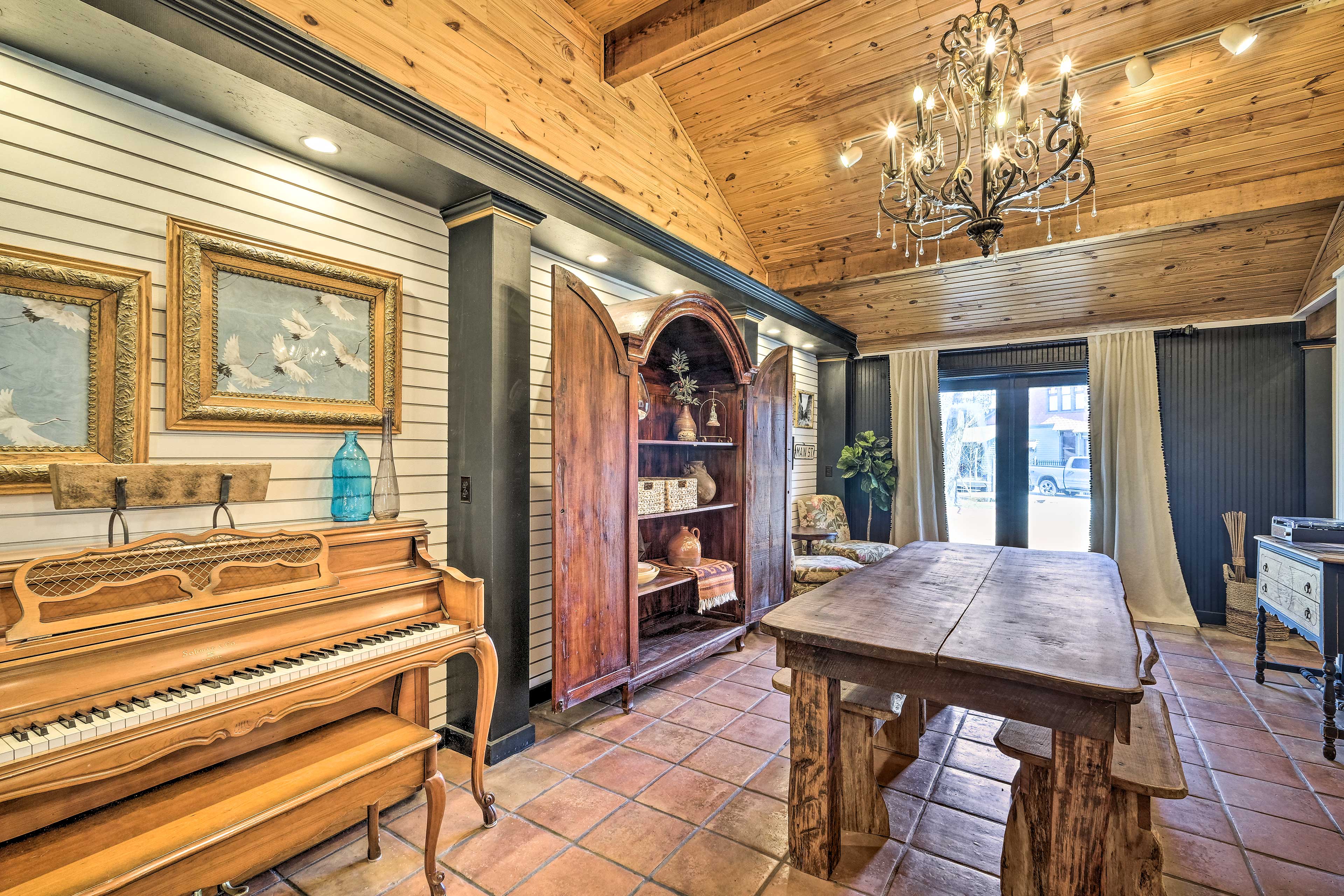 Dining Room | Record Player | Piano