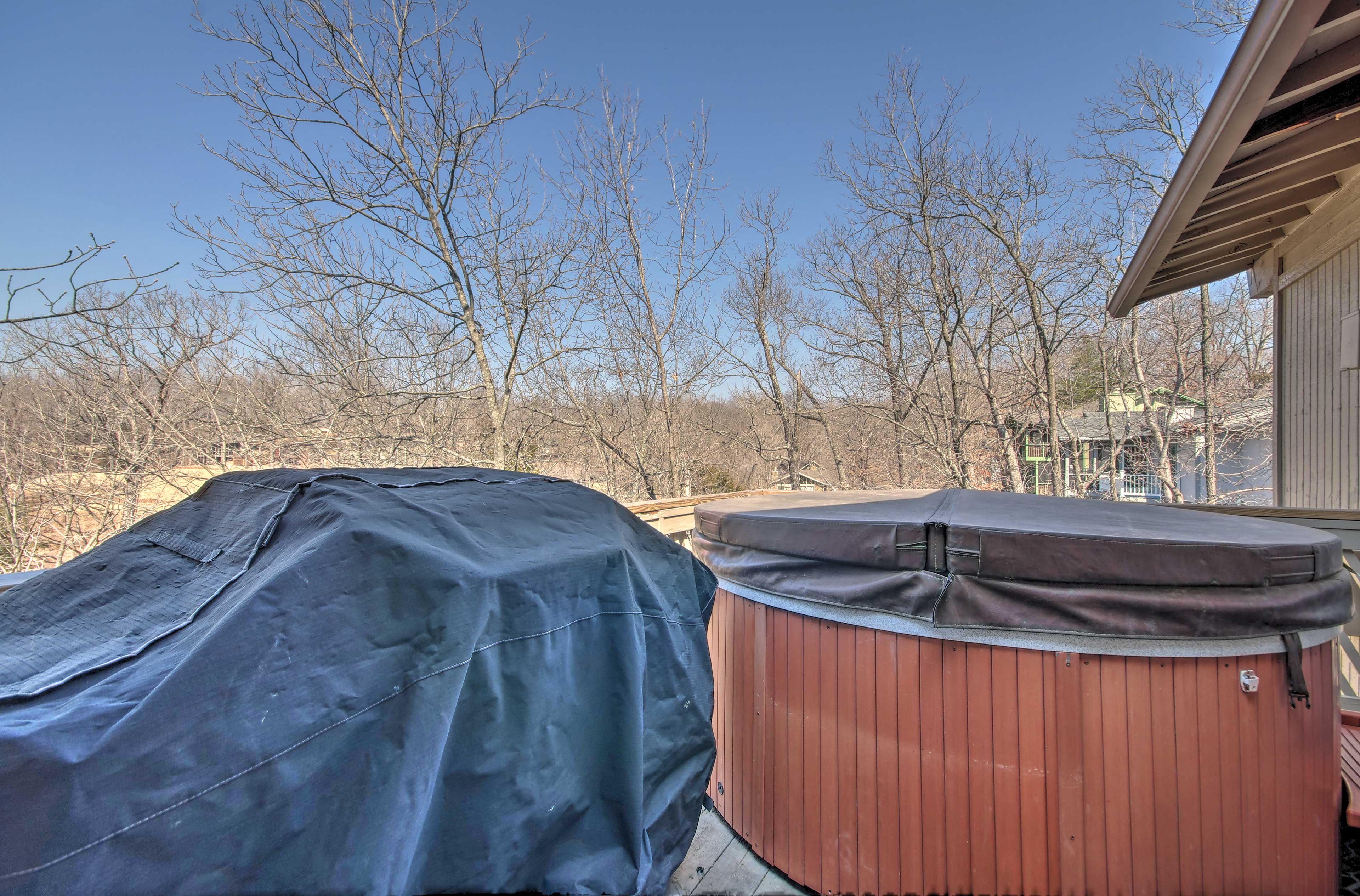 Deck | Gas Grill | Hot Tub