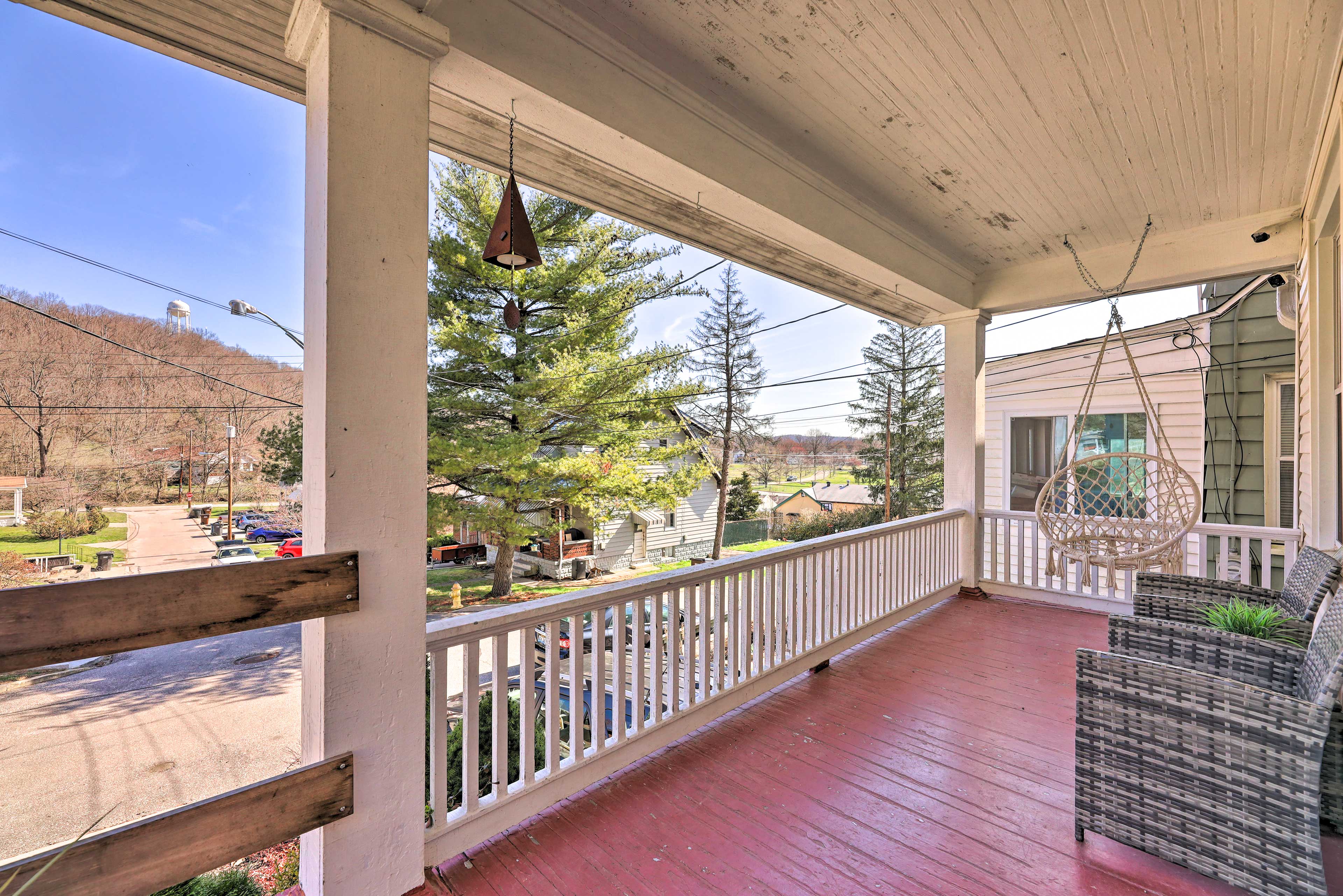 Front Porch | 1 External Security Camera (Facing Out)