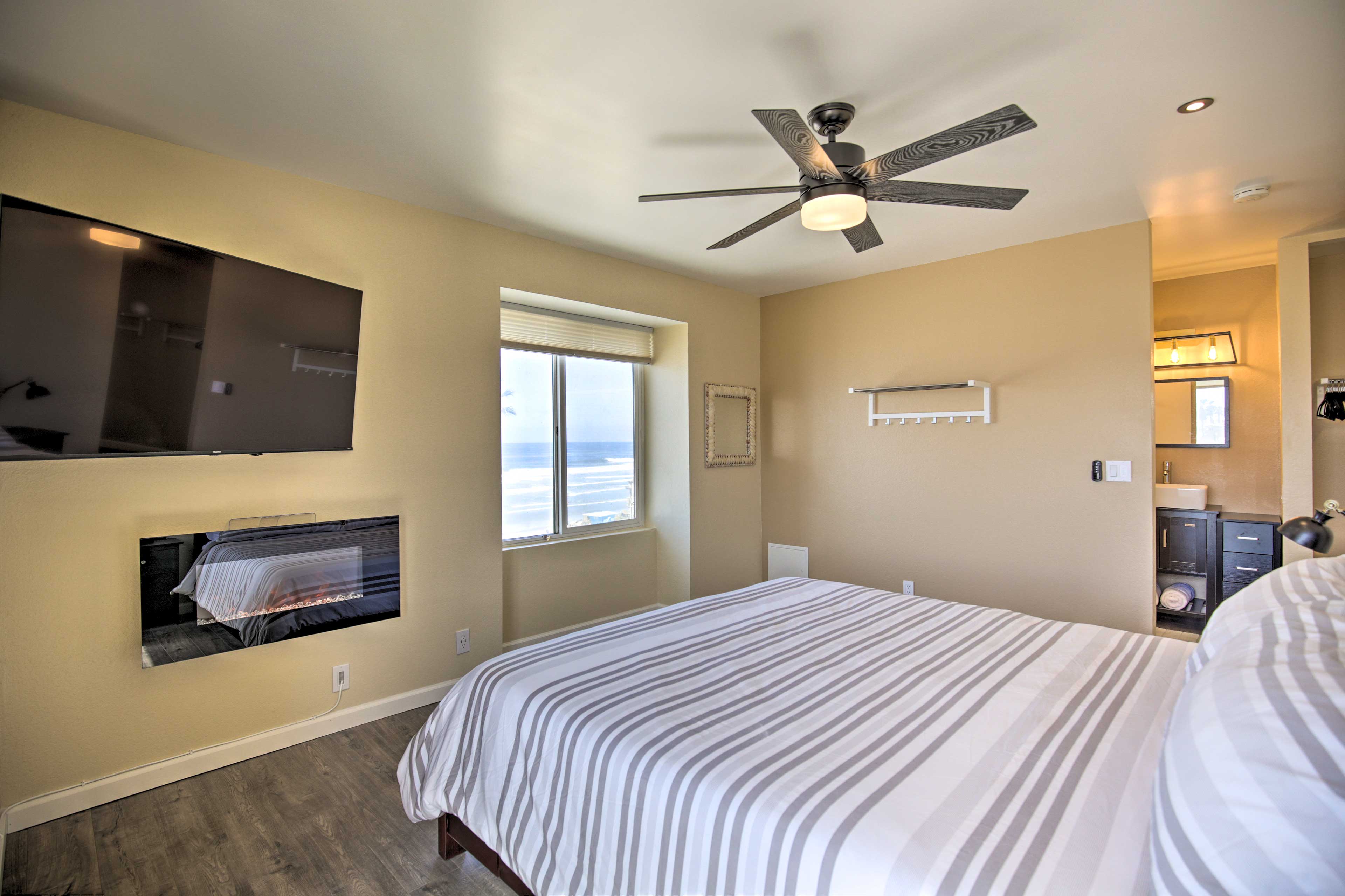 Bedroom 1 | California King Bed | Smart TV