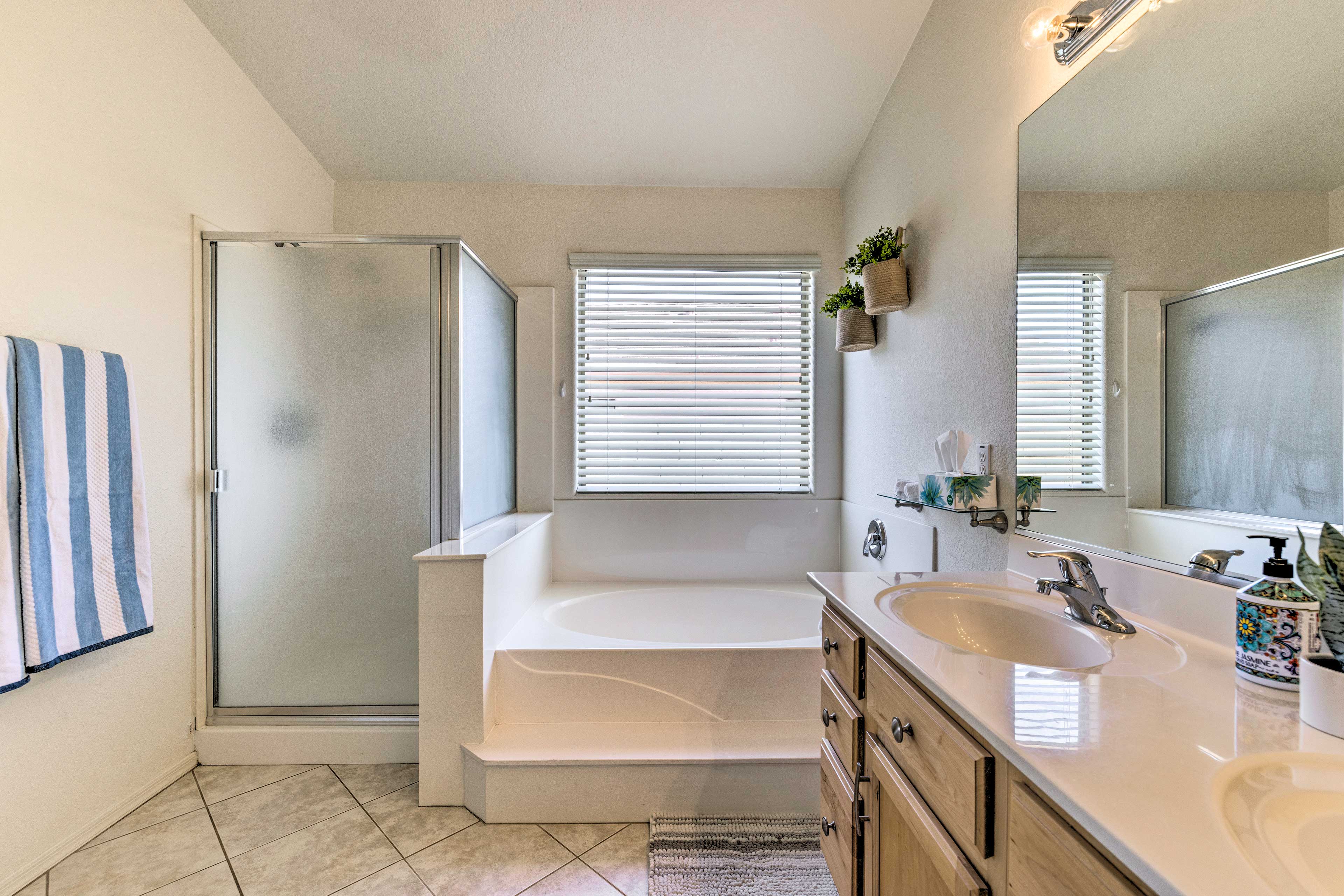 En-Suite Bathroom | Towels Provided | Complimentary Toiletries