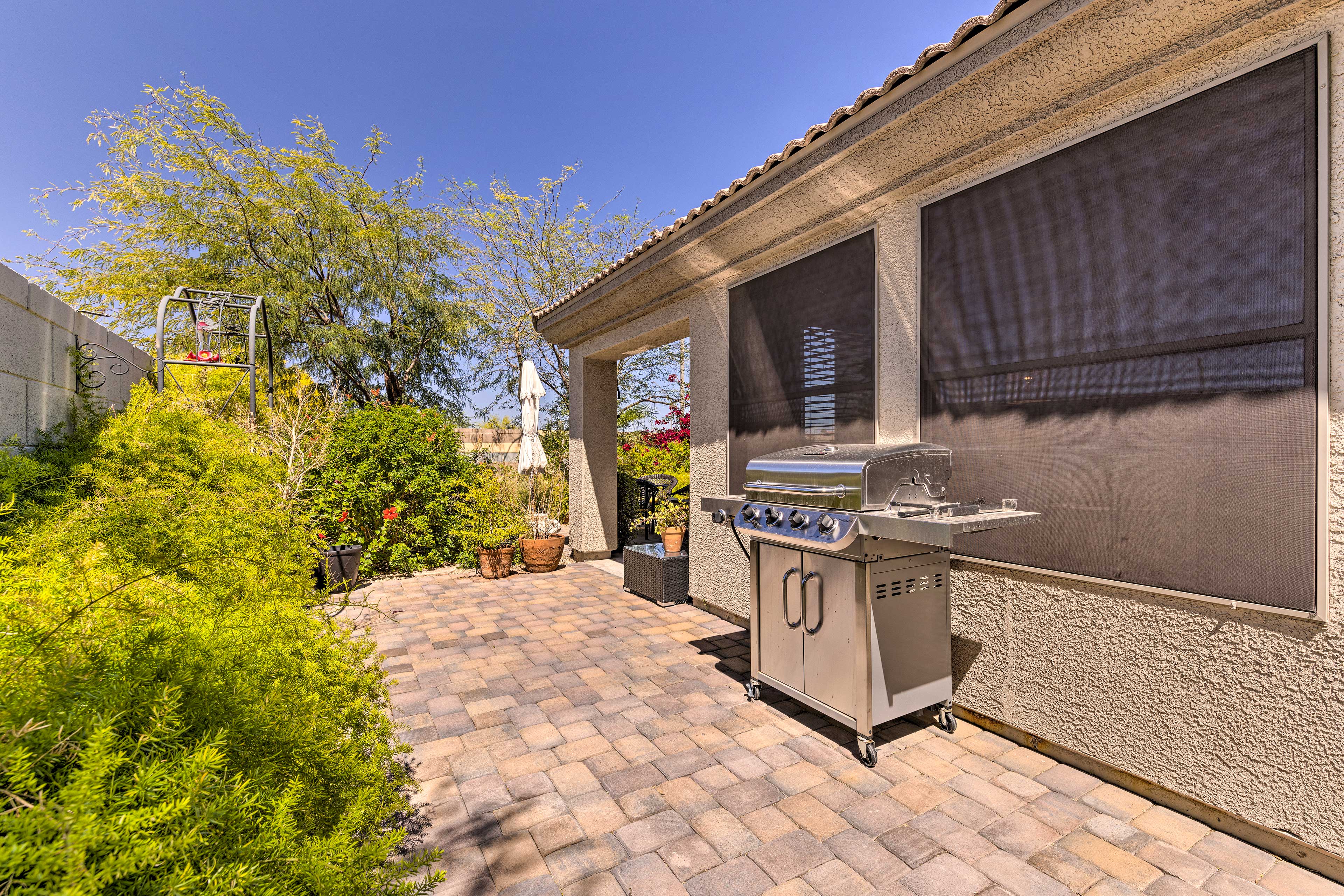 Side Patio | Gas Grill