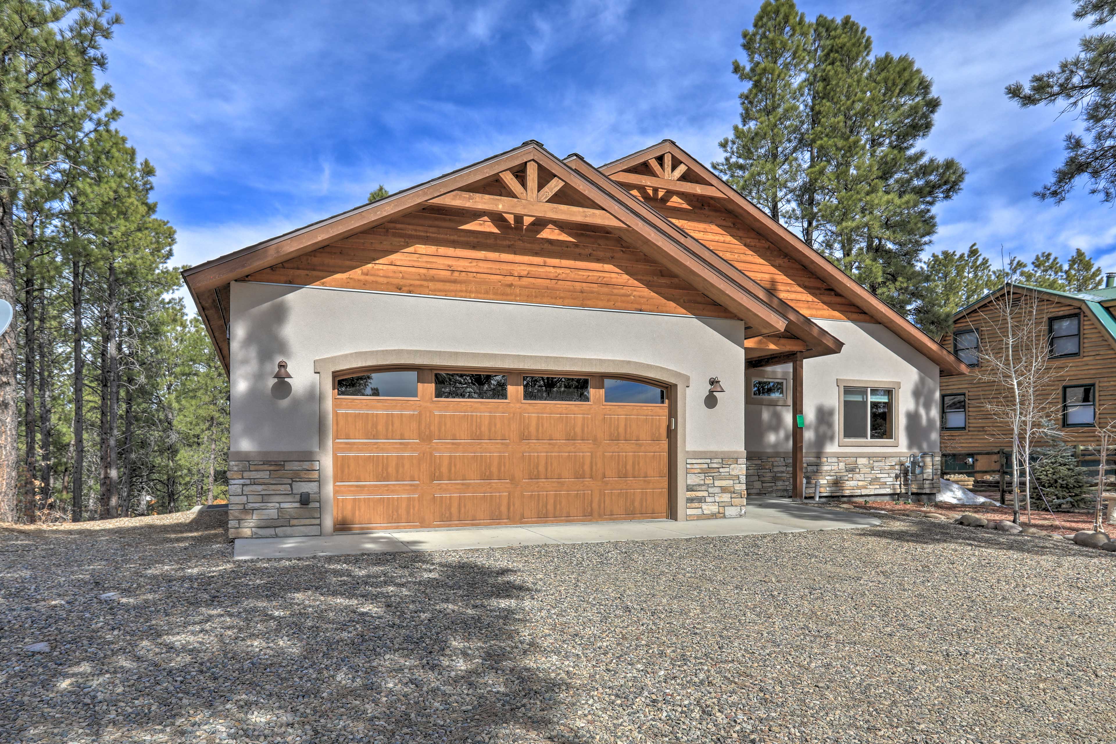 Parking | Driveway (4 Vehicles) | Garage (1 Vehicle)