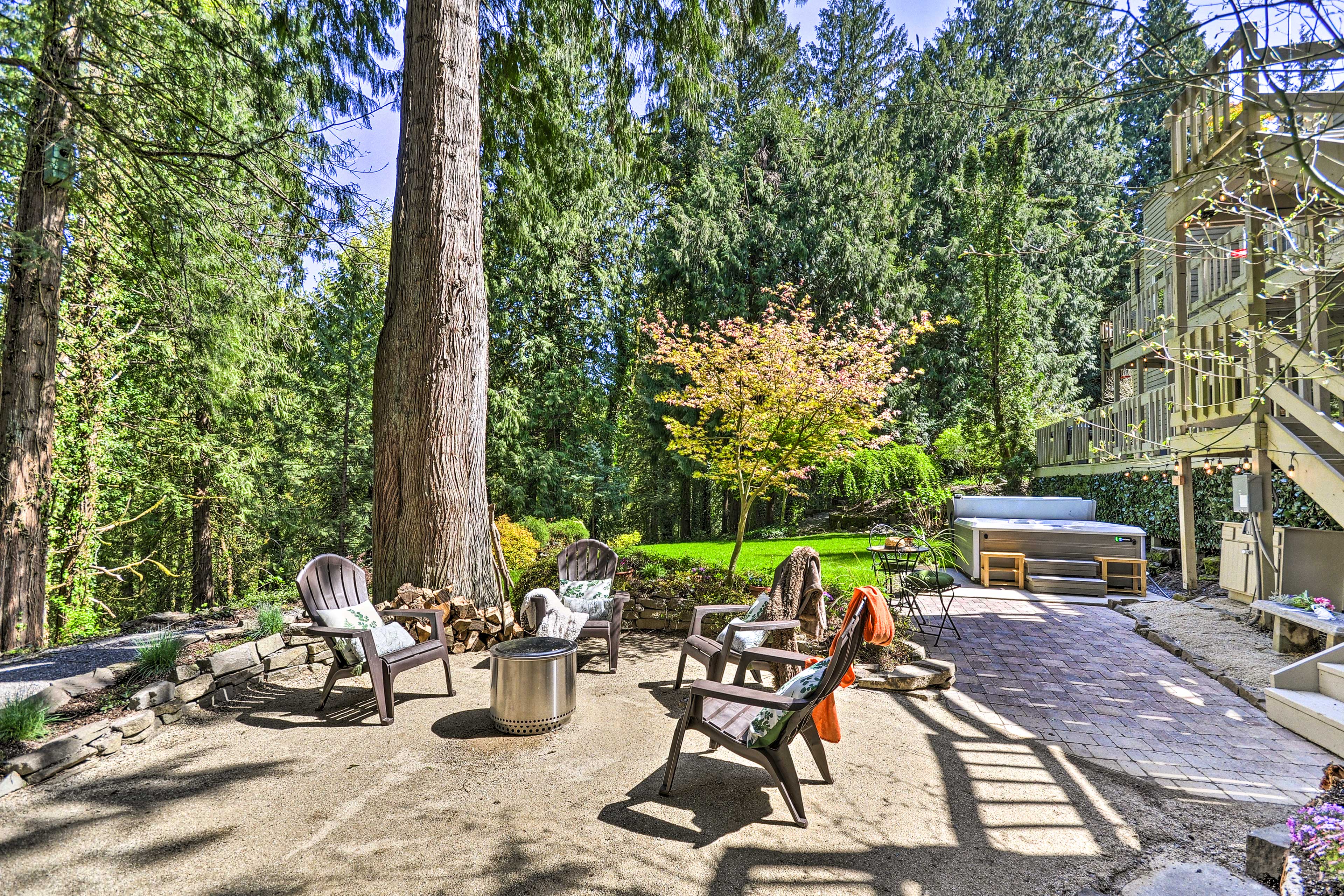 ‘The Owl’s Nest’ w/ Hot Tub & Forest Views!