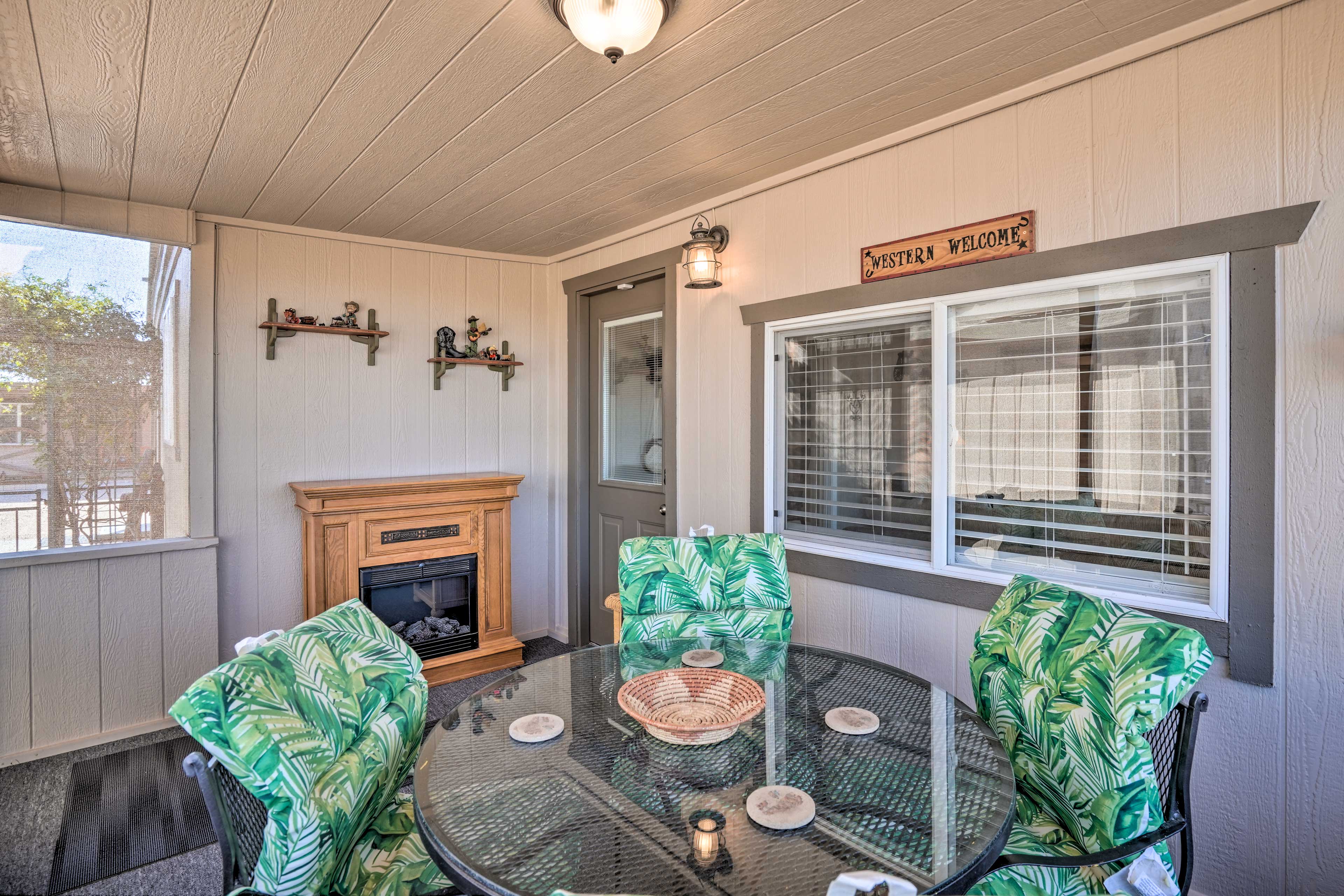 Furnished Sunroom | Fireplace Unavailable