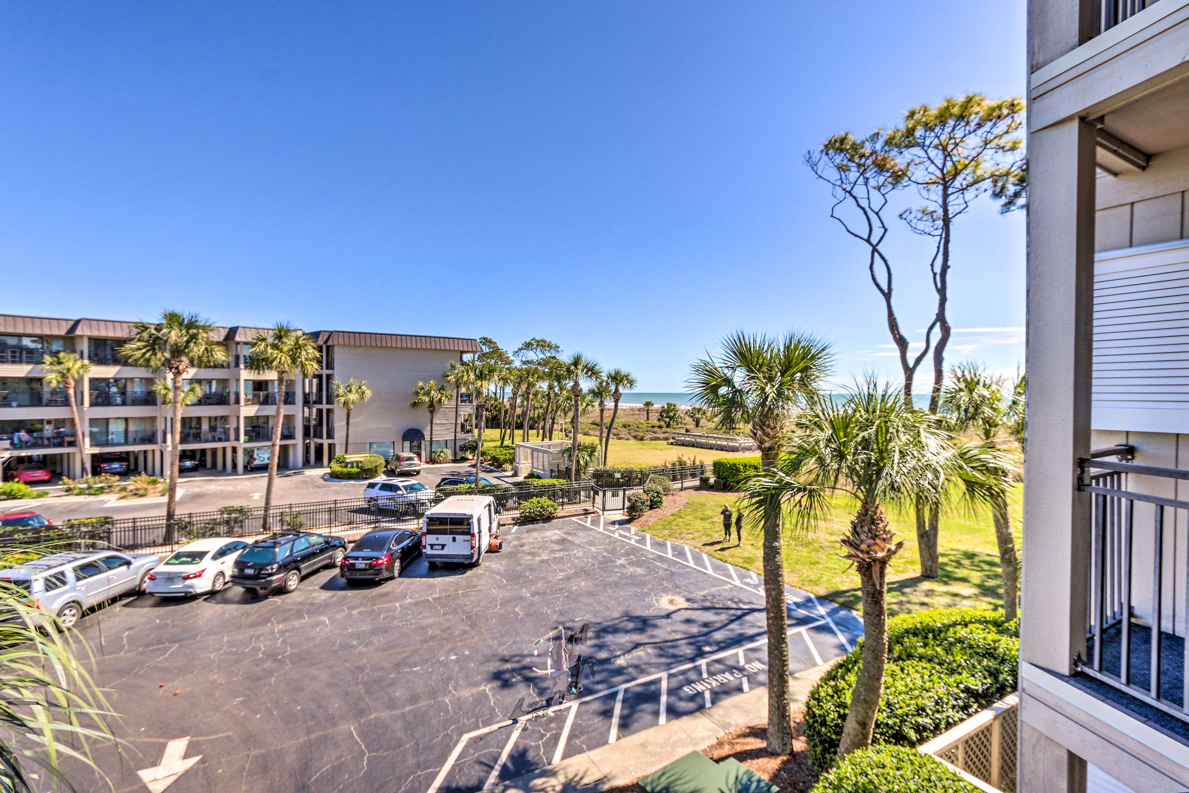 Condo Exterior | Balcony View