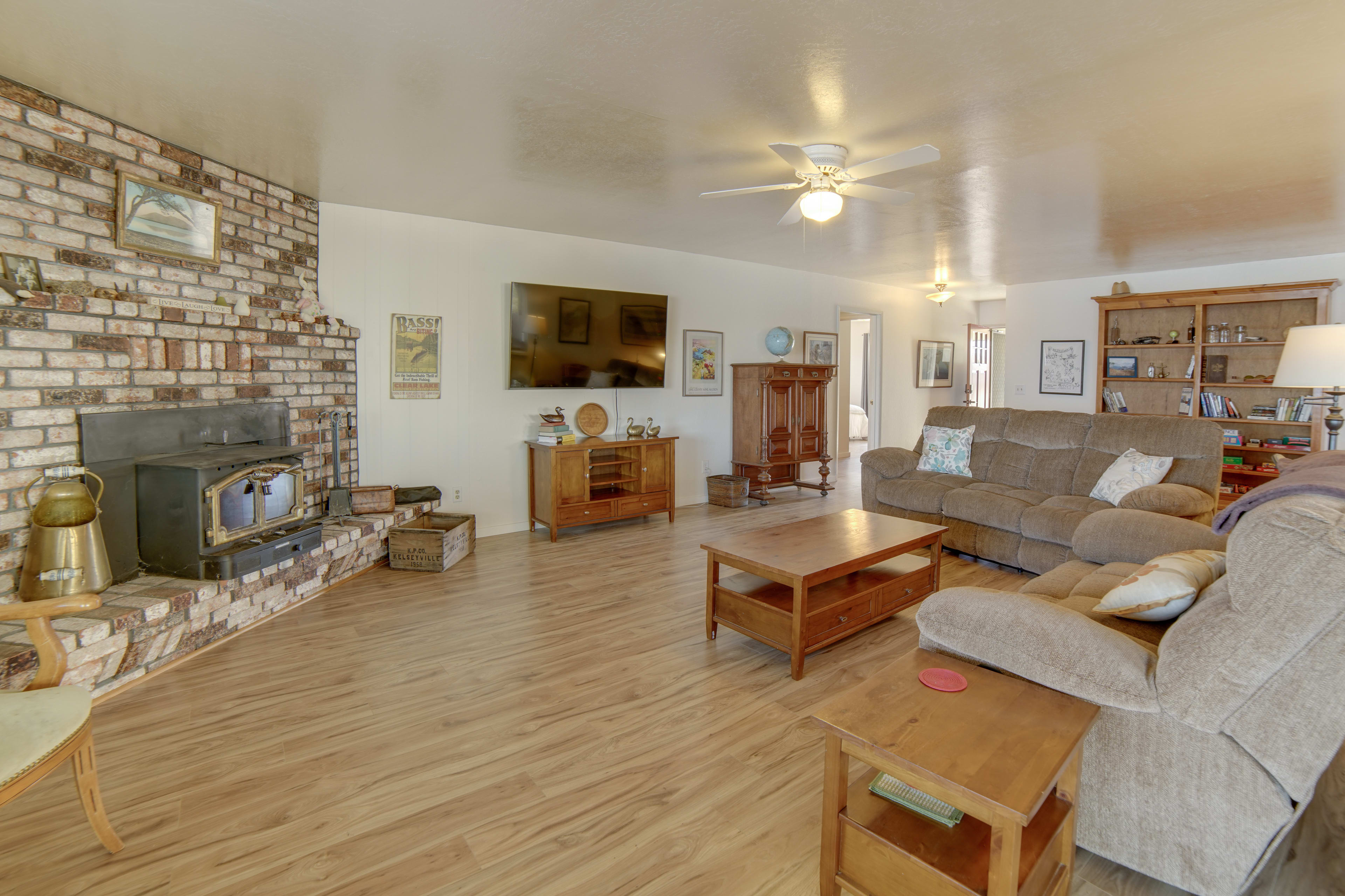 Living Room | Wood-Burning Stove | Smart TV | Recliner Sofas