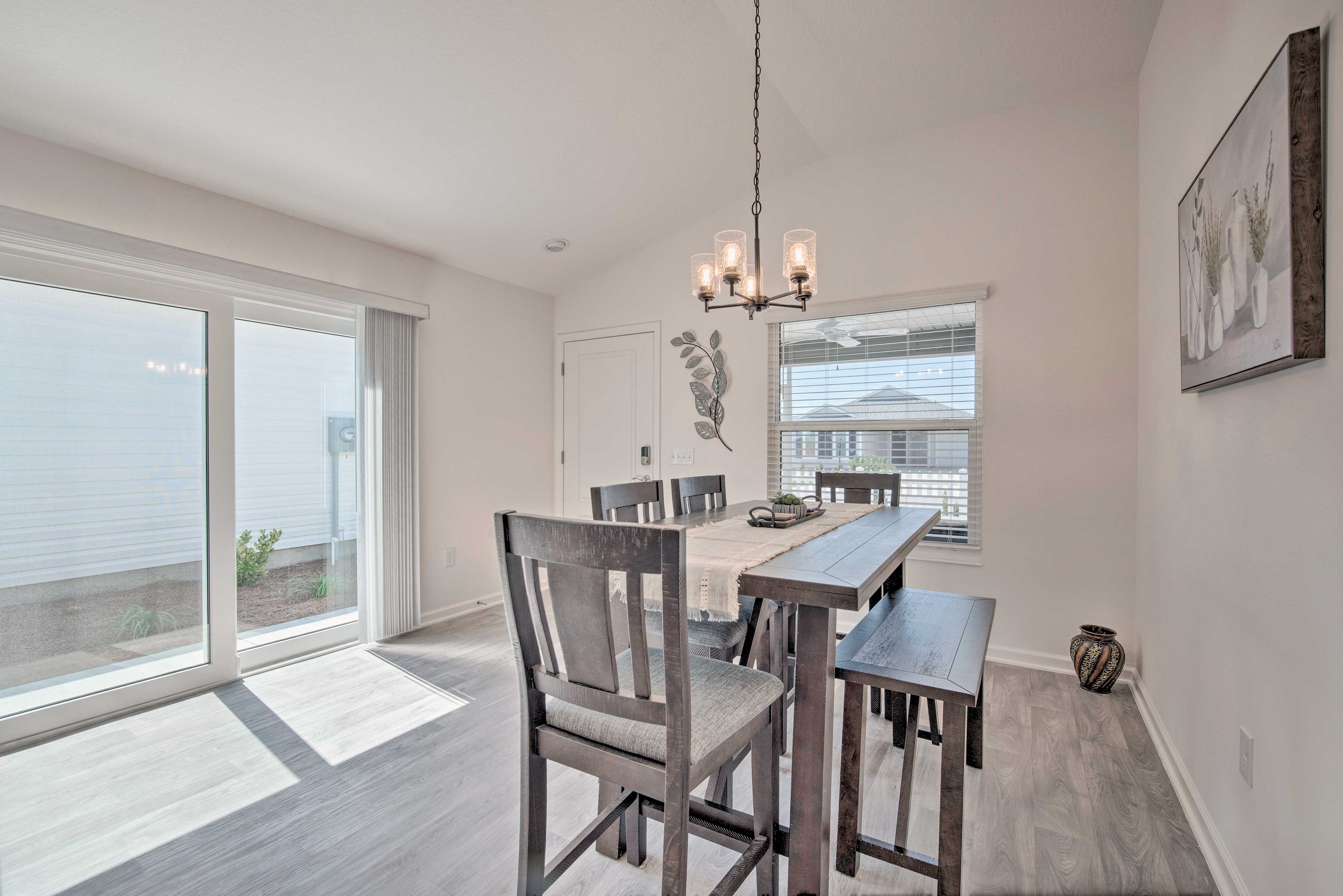 Dining Area | Dishware/Flatware Provided