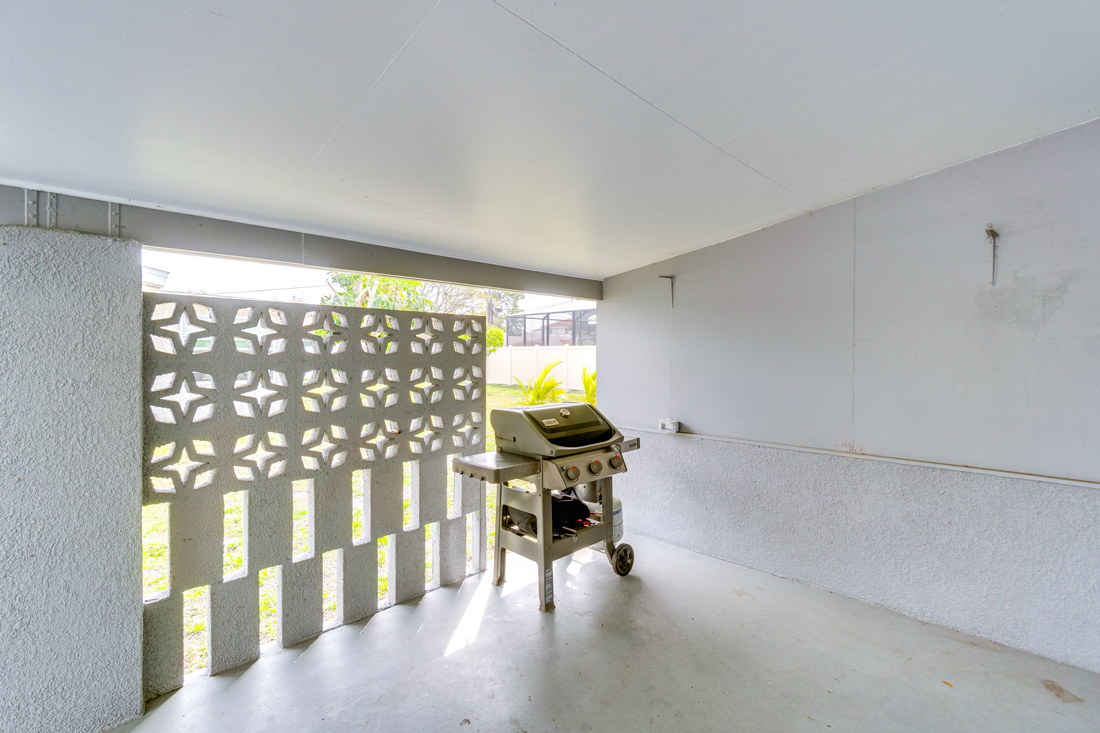 Carport | Gas Grill