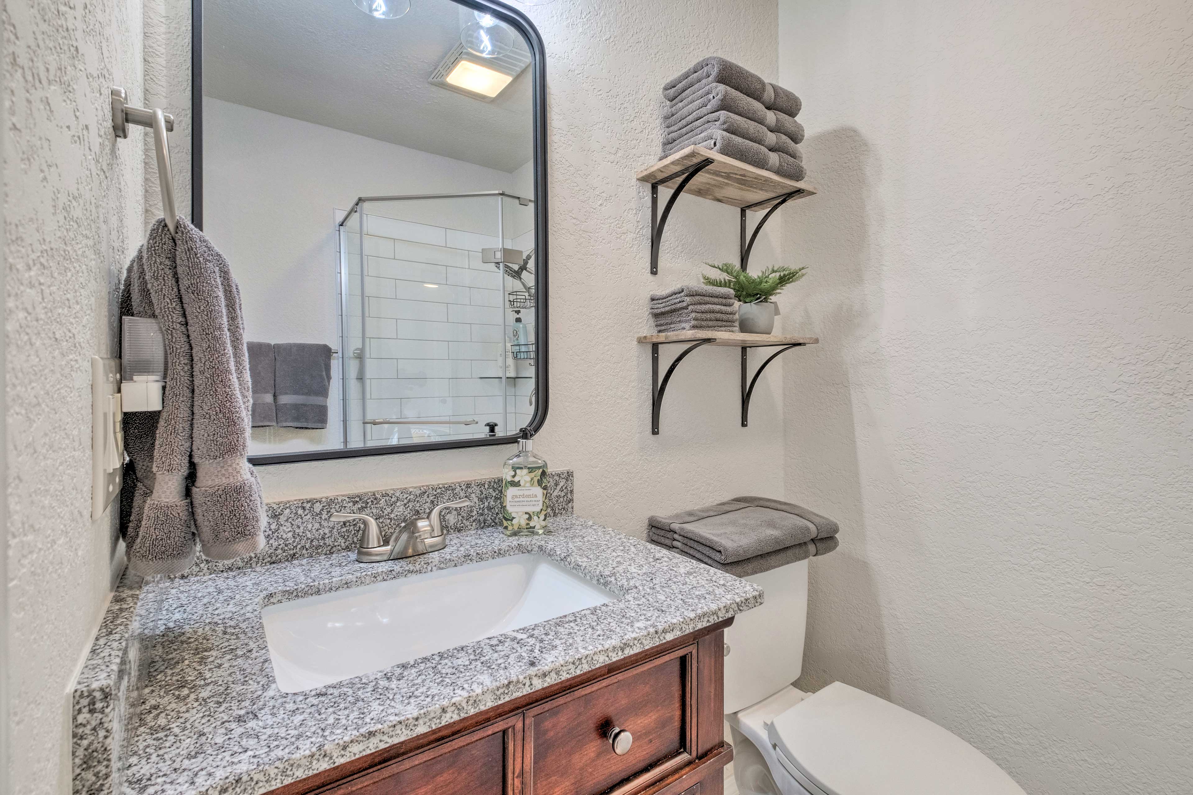 En-Suite Bathroom | Main Level | Towels Provided