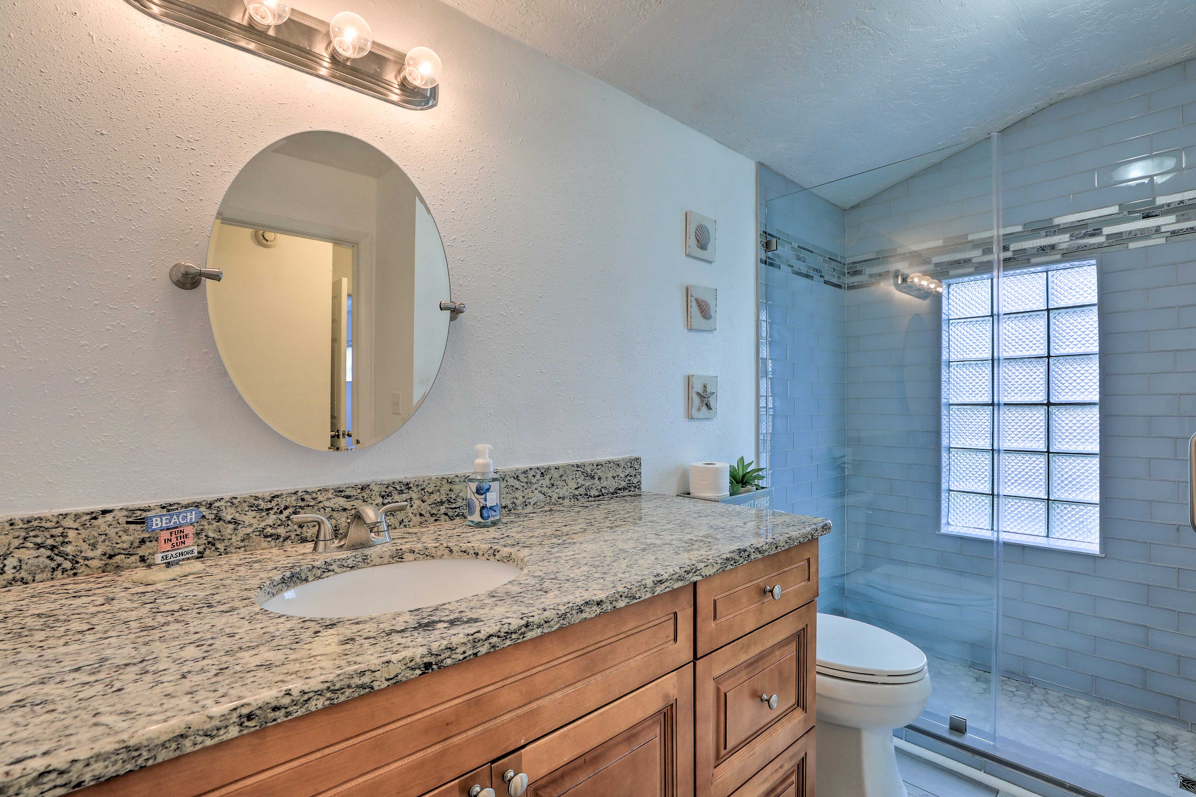 En-Suite Bathroom | Towels Provided