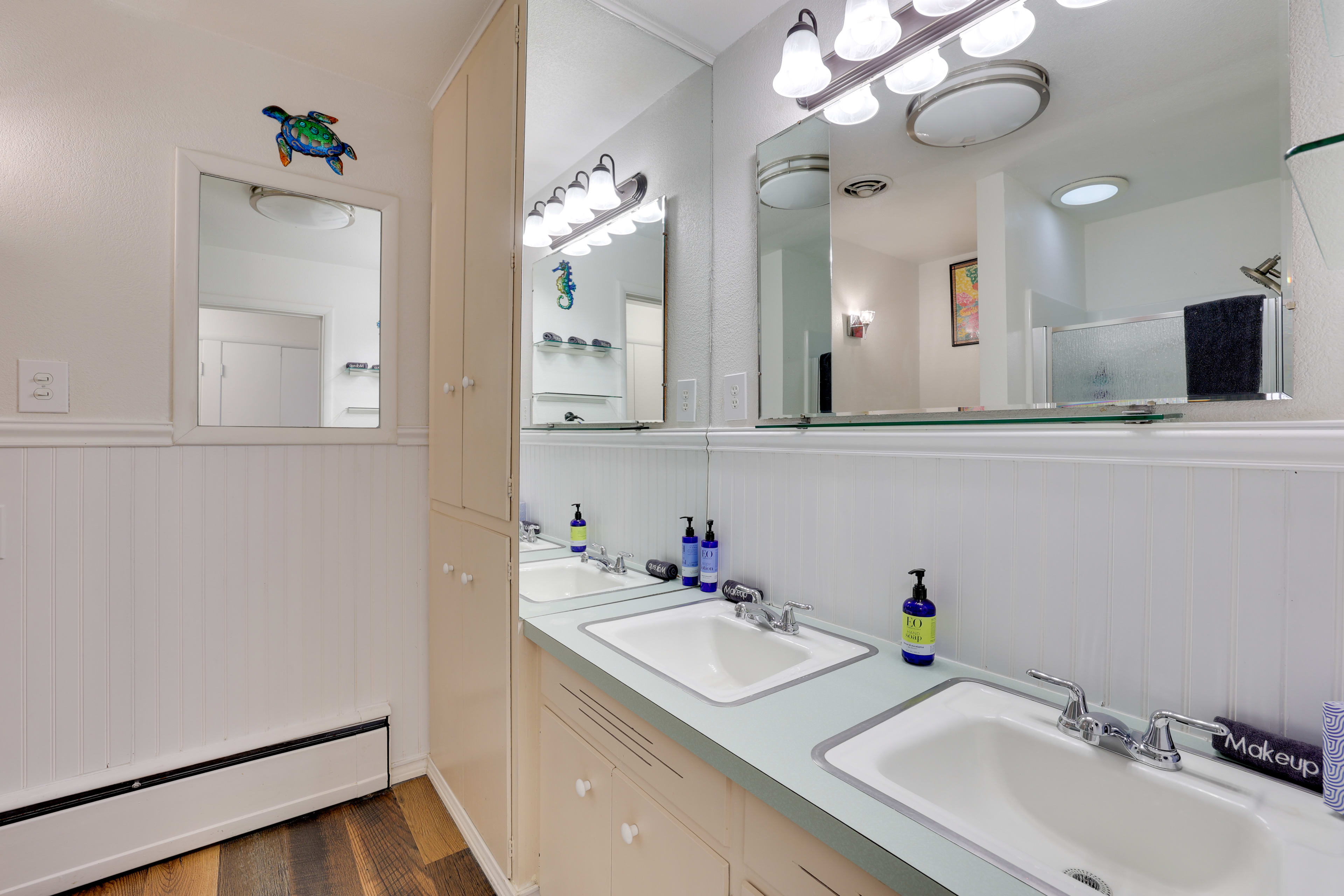 En-Suite Bathroom | Towels Provided | Complimentary Toiletries