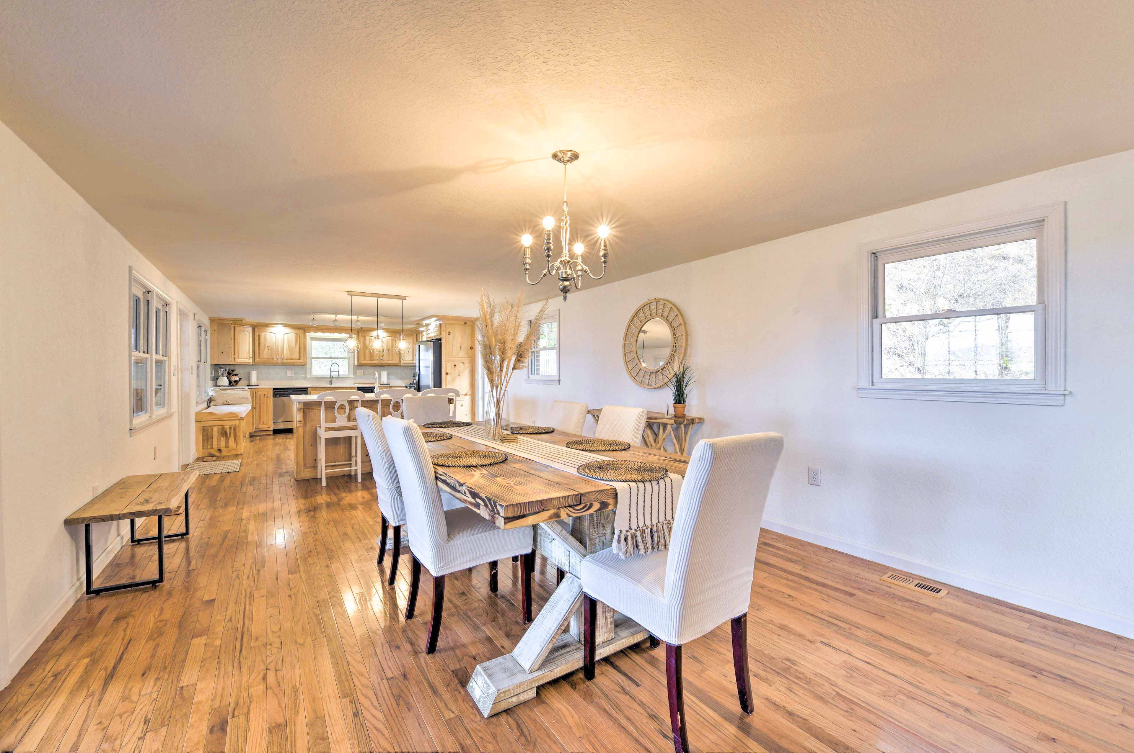 Dining Room | Main Floor | Dishware/Flatware Provided