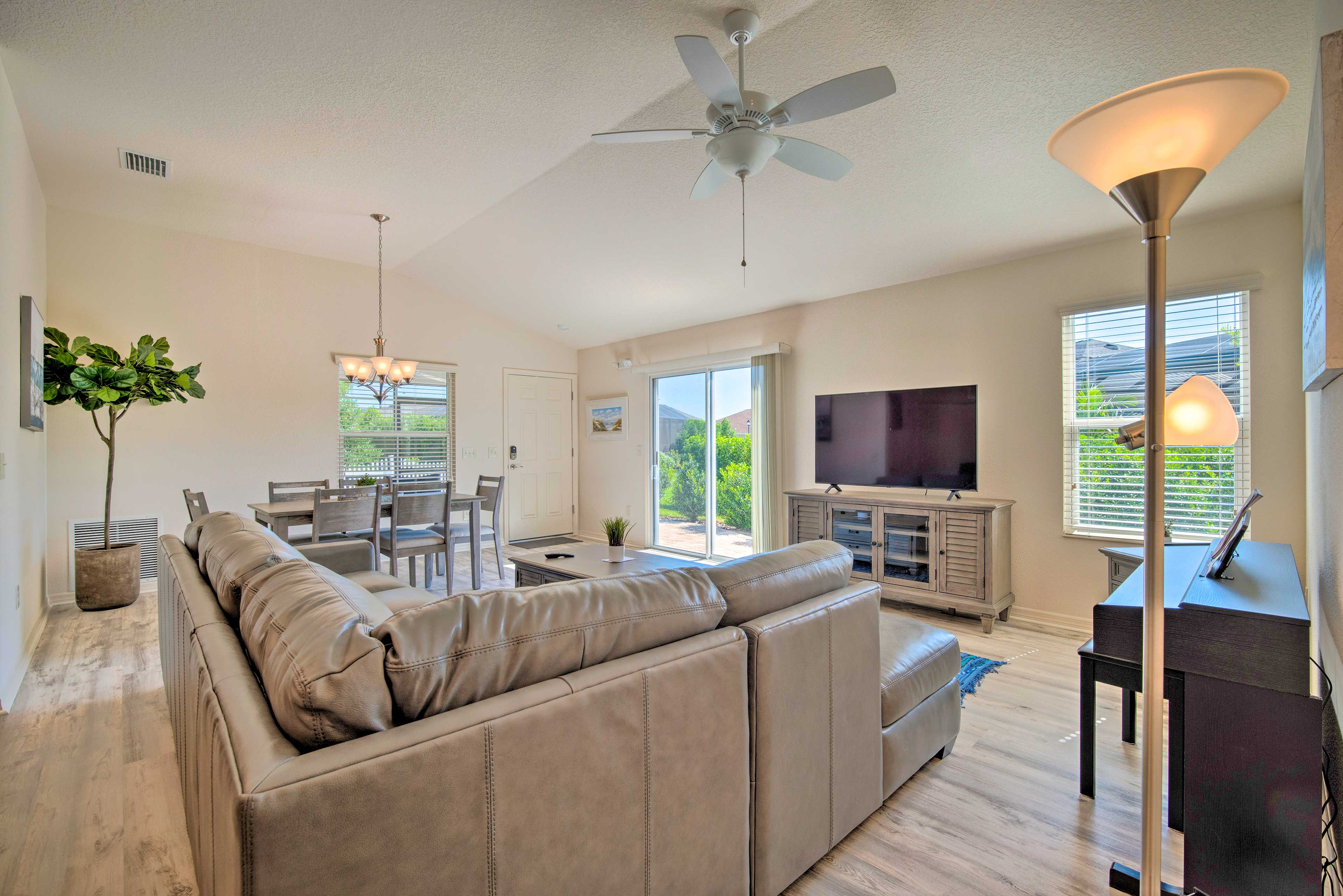 Living Room | Single-Story Home | Central A/C | Free WiFi | Open Floor Plan