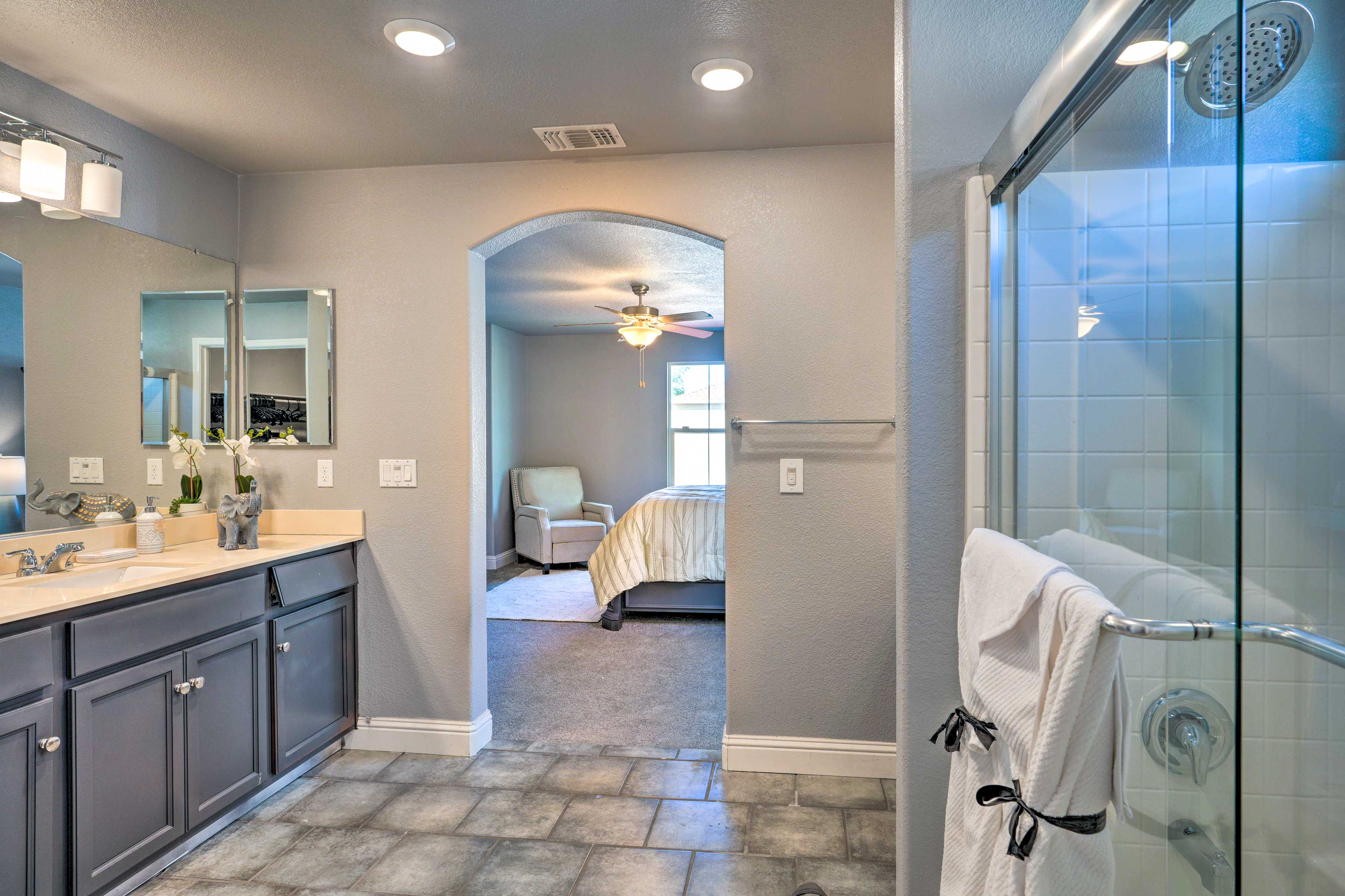 En-Suite Bathroom | Towels Provided