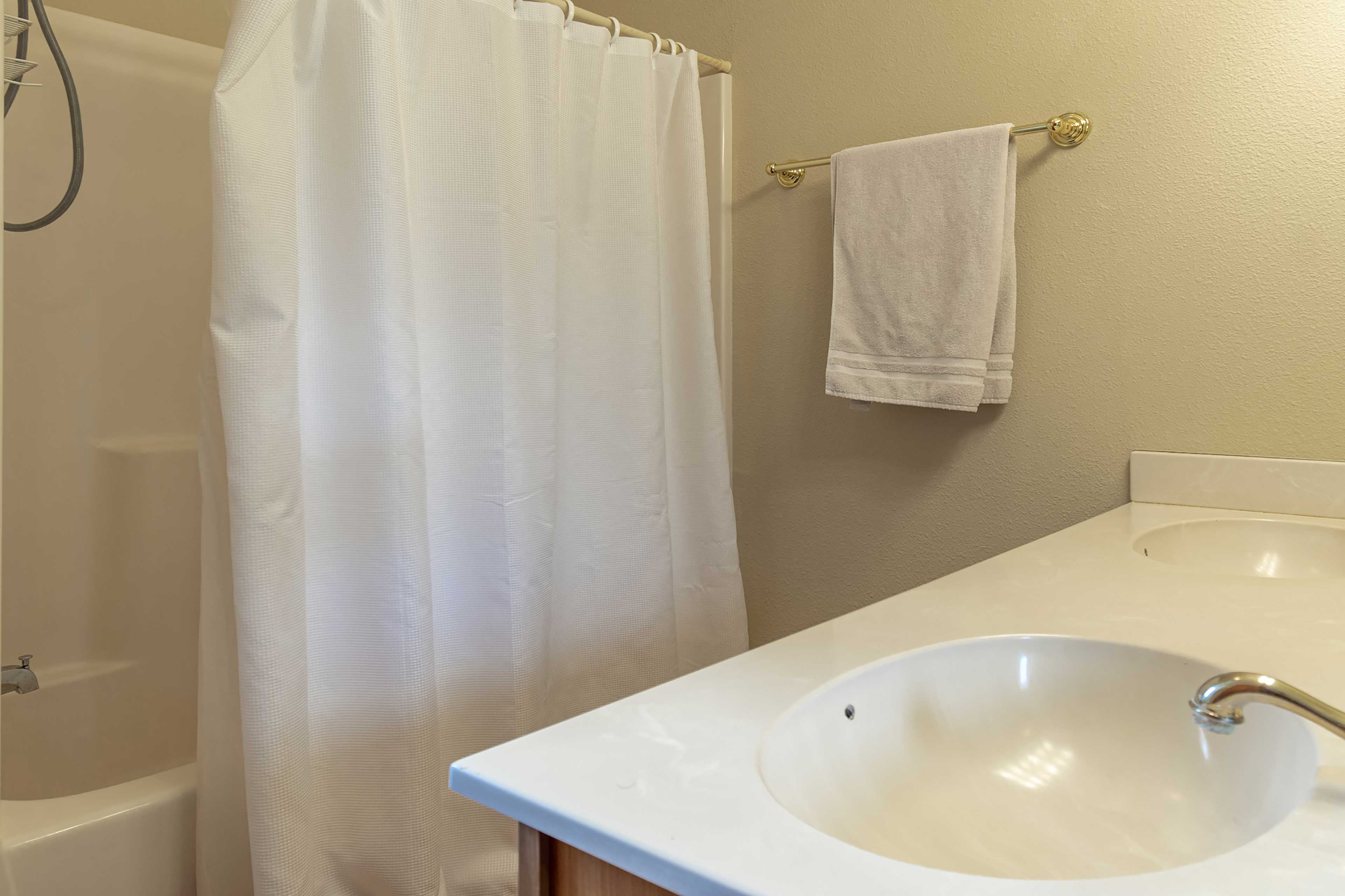 En-Suite Bathroom | Linens & Towels Provided