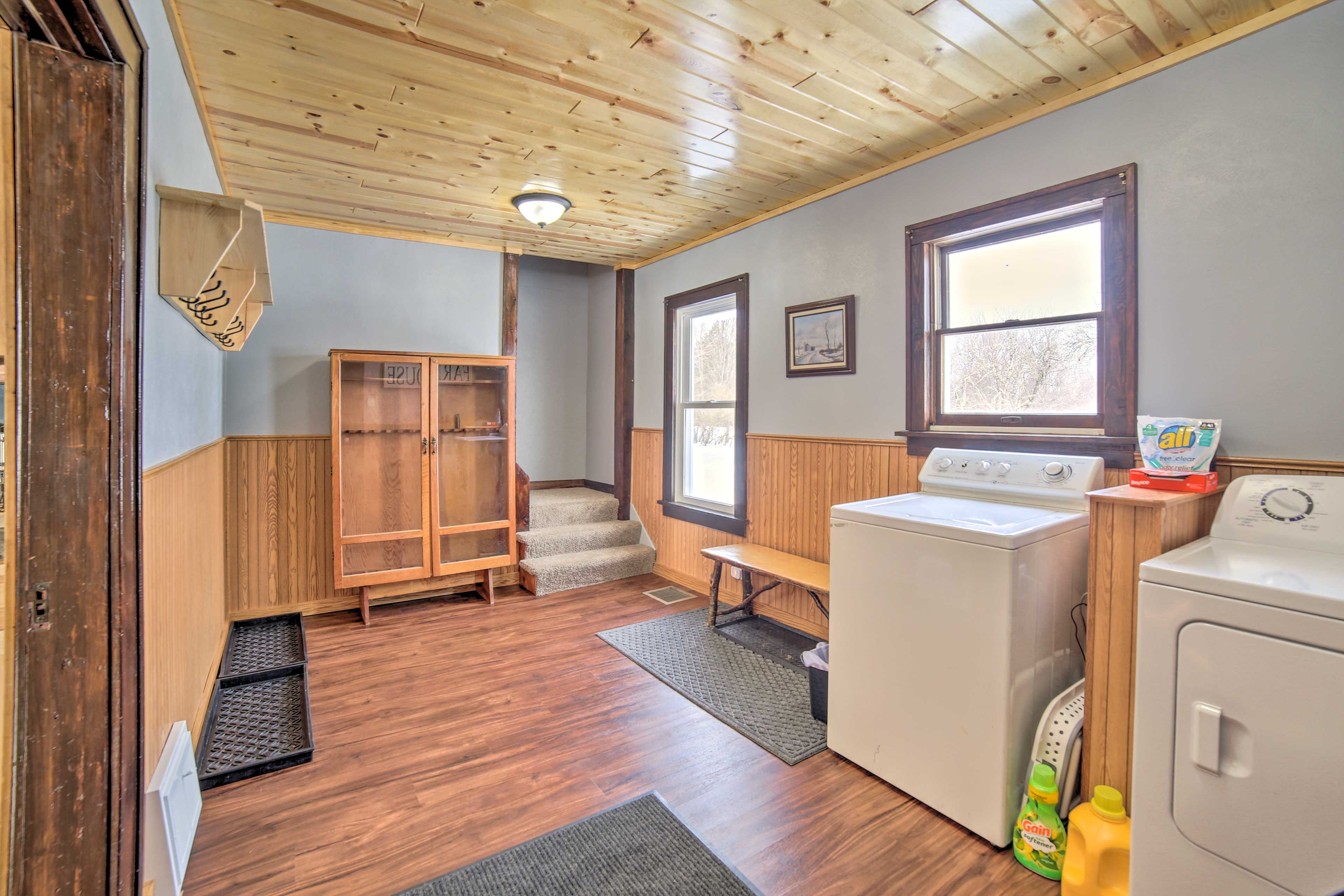 Mudroom | Washer + Dryer