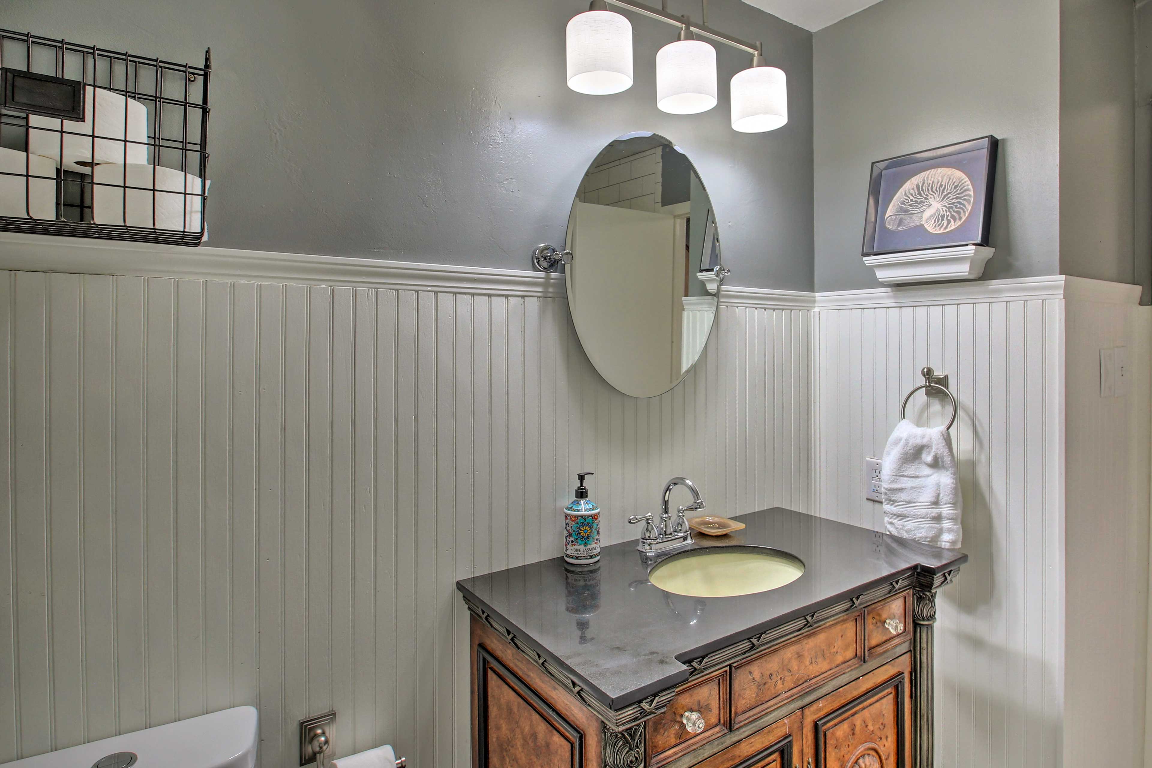 En-Suite Bathroom | Linens & Towels Provided