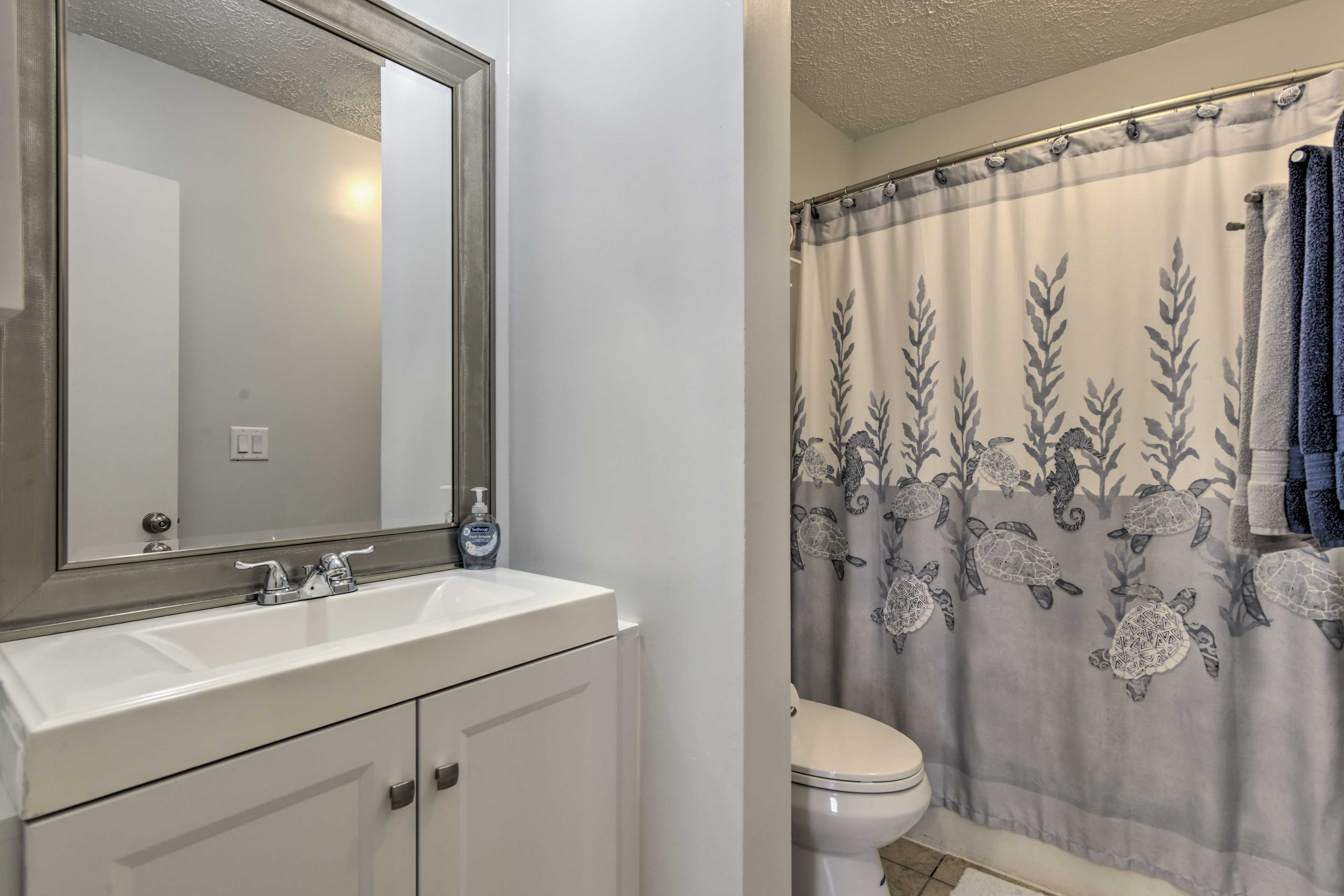 Bathroom | 2nd Floor | Towels Provided | Complimentary Toiletries