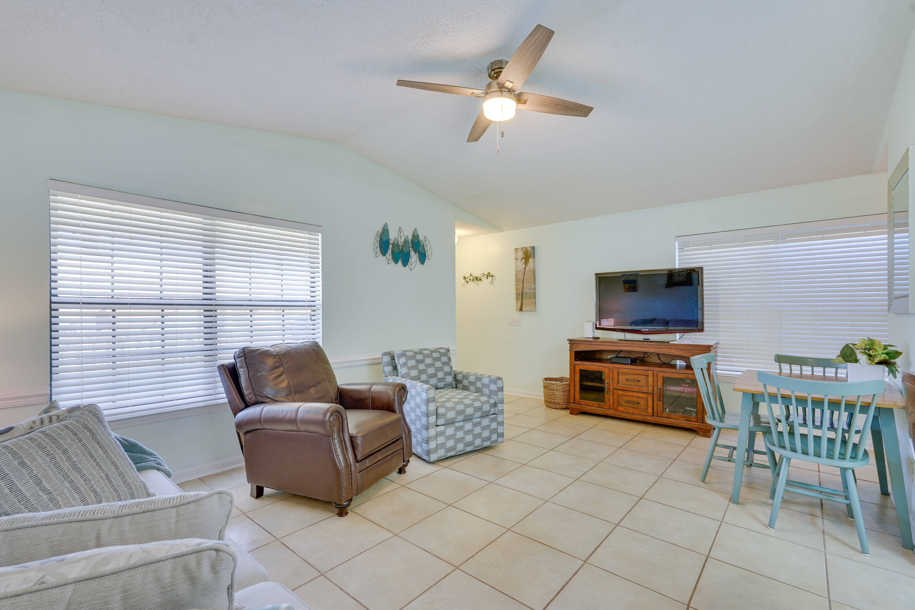 Living Room | Queen Sleeper Sofa | Flat-Screen TV