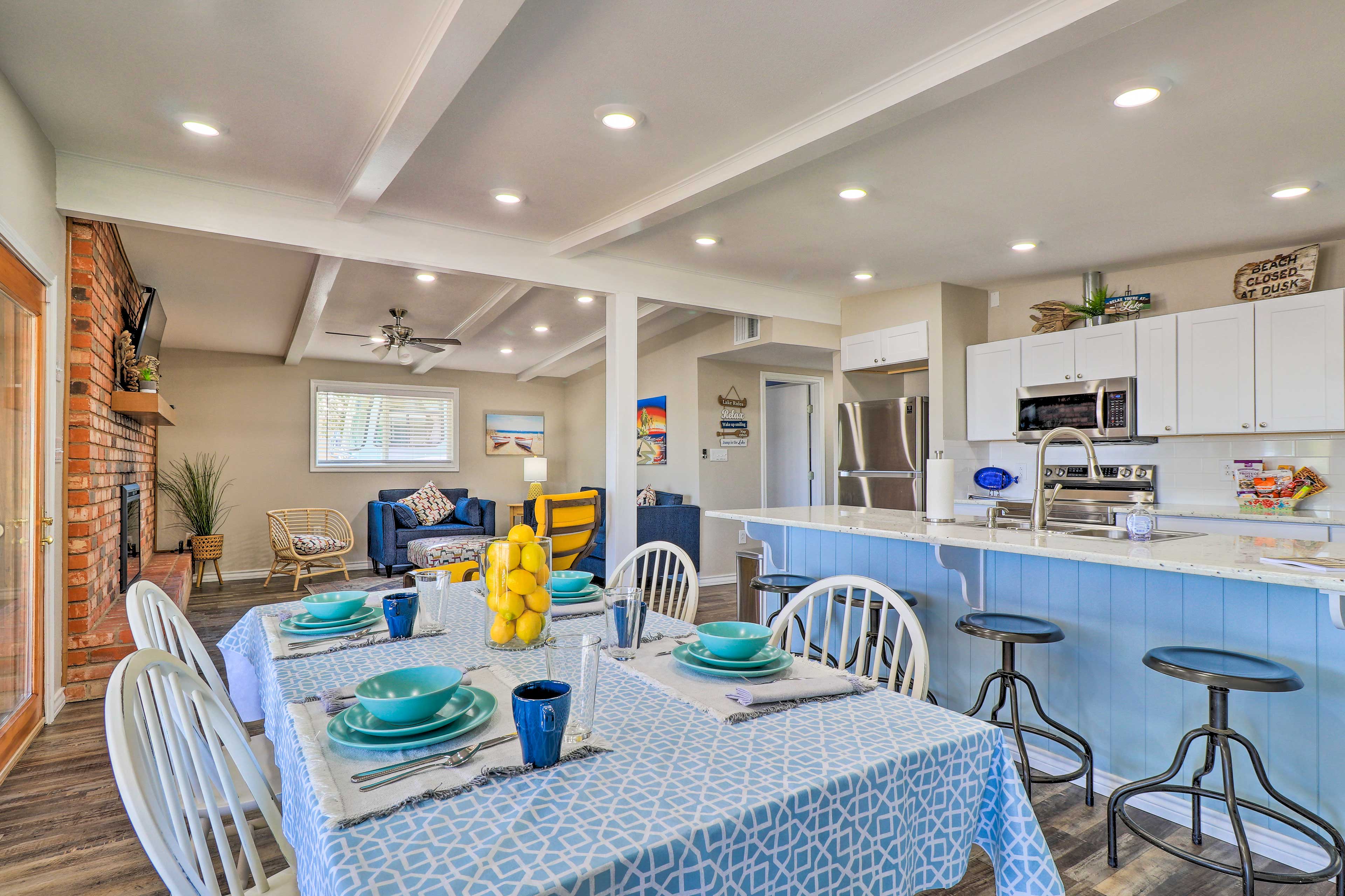 Dining Area & Kitchen