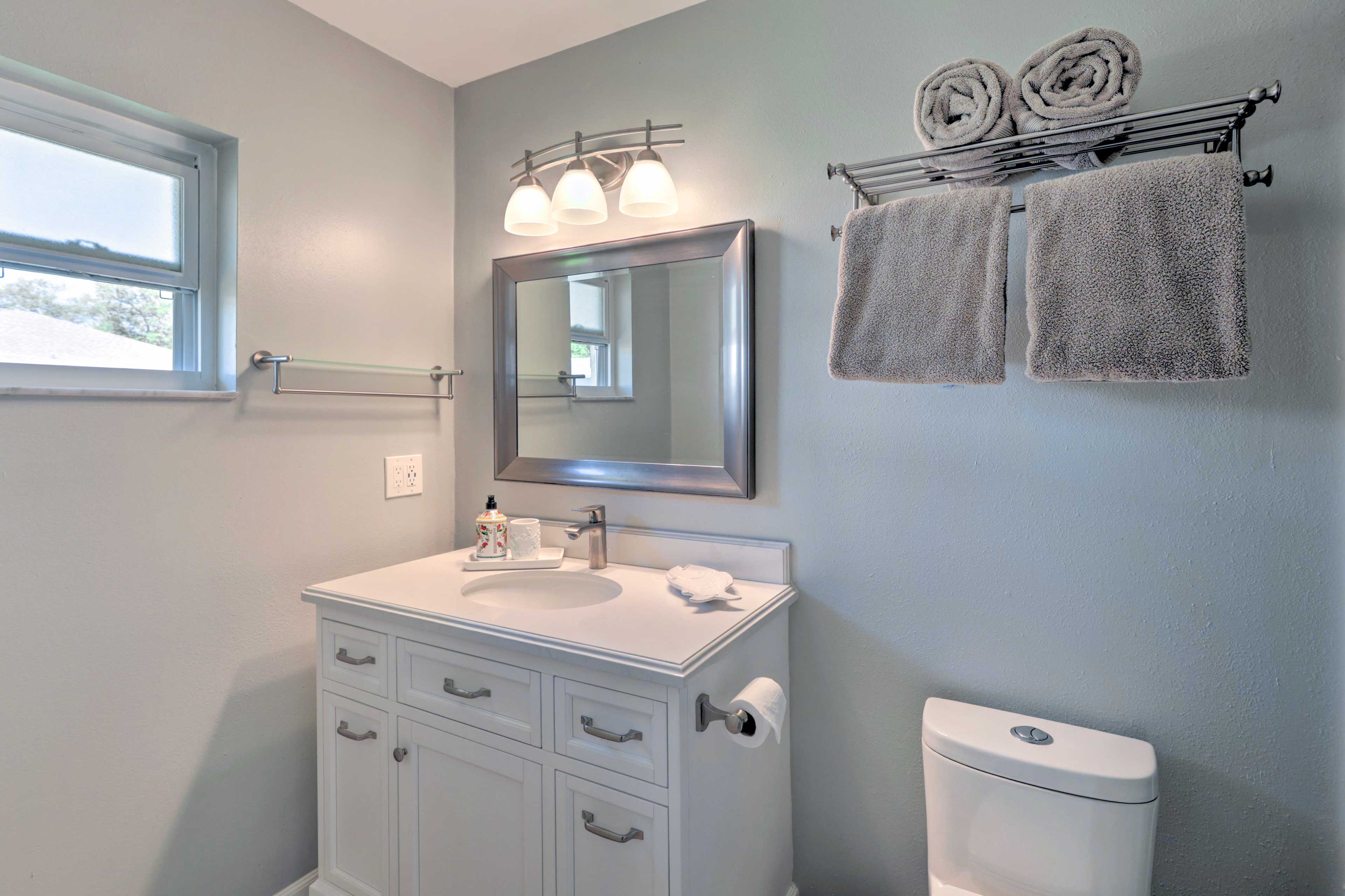 En-Suite Bathroom | Towels Provided | Complimentary Toiletries