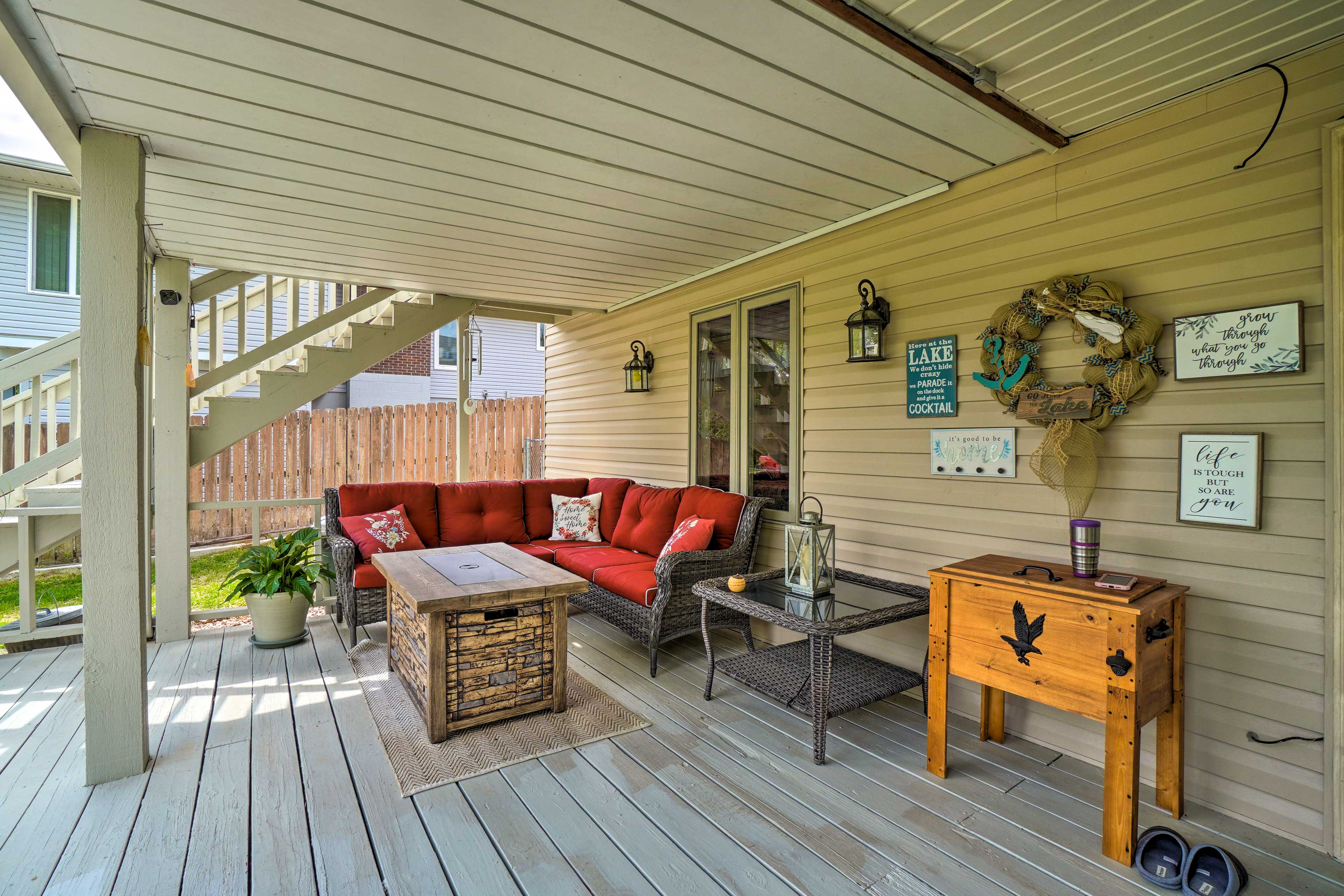 Deck Area | Outdoor Seating