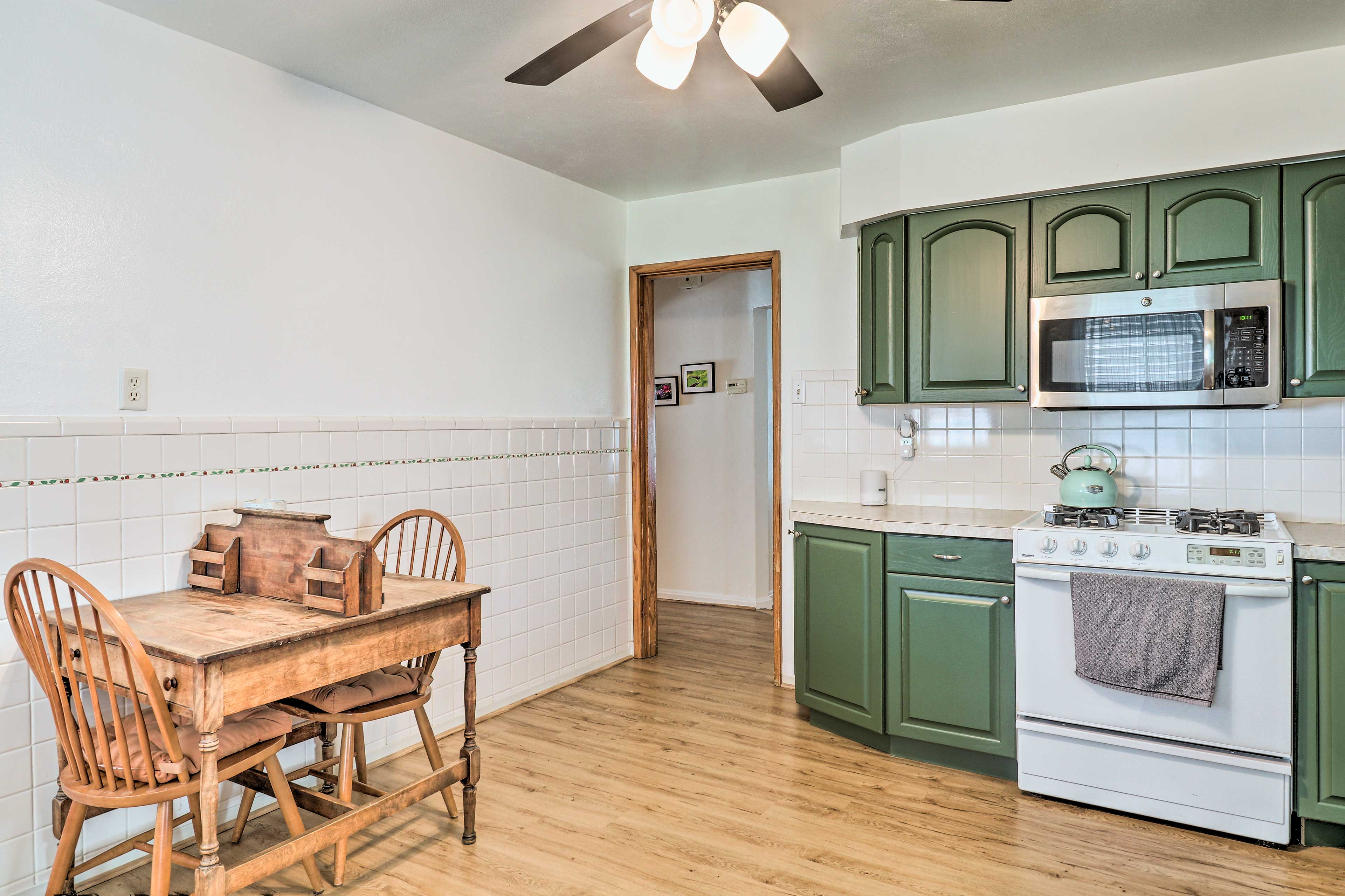 Breakfast Nook | Main Floor